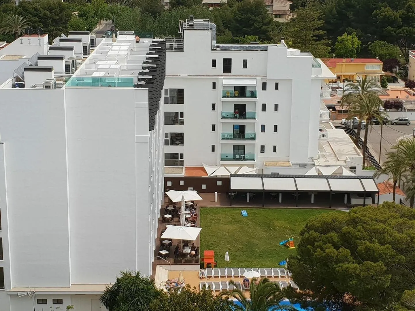 People in Hotel Luxor