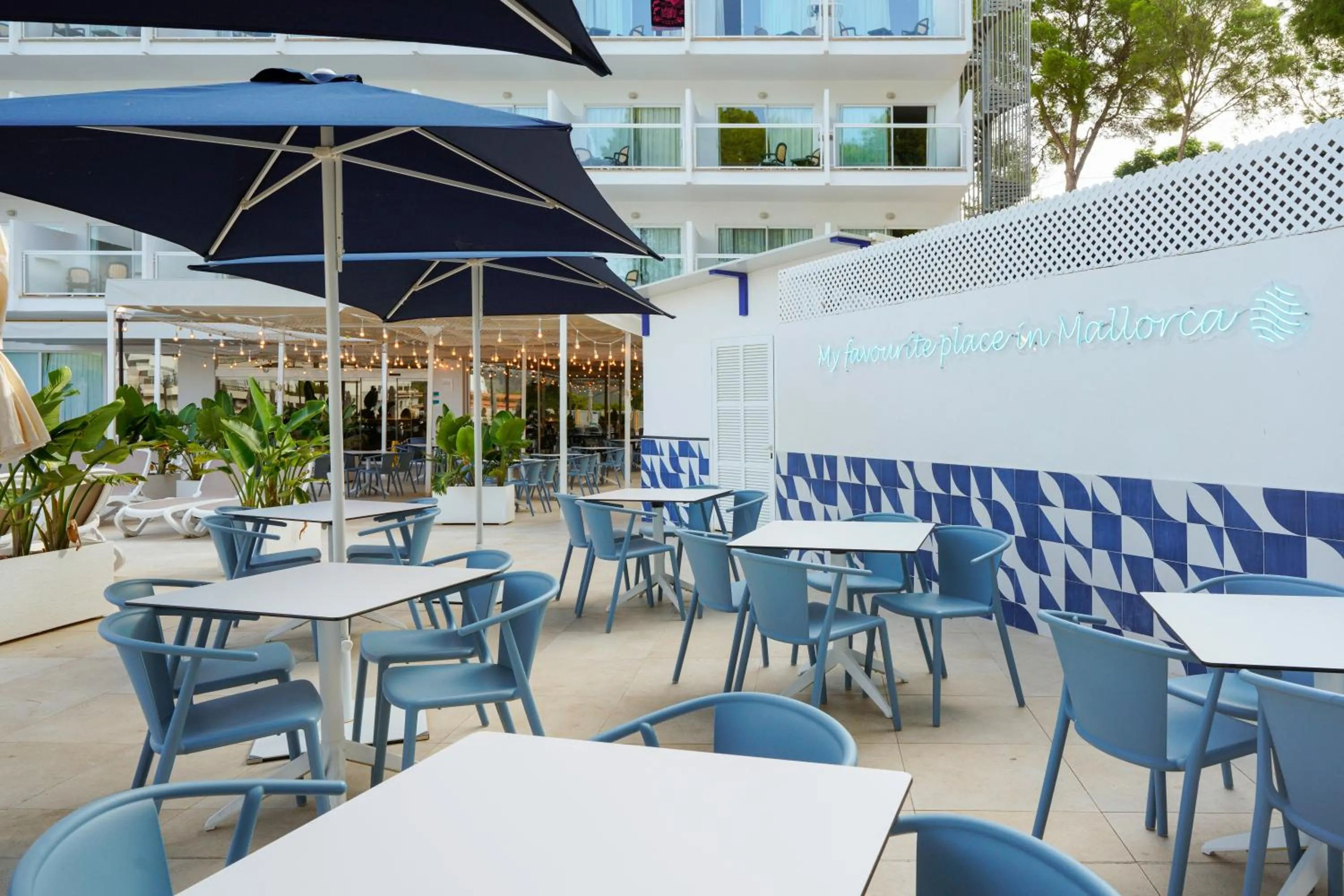 Lounge or bar in ILUNION Palmanova Mallorca