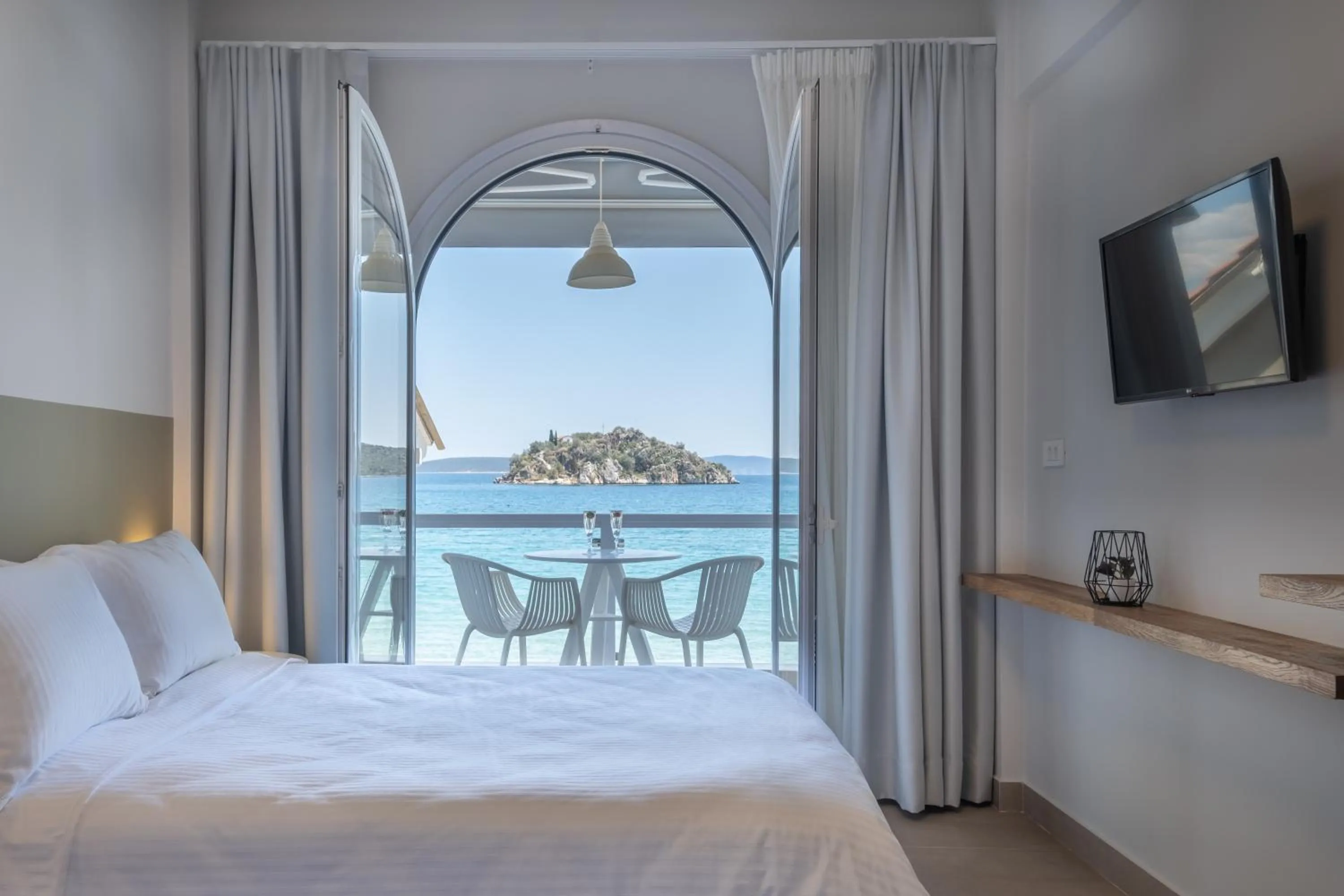 Sea view, Bed in Nelly's Apartments