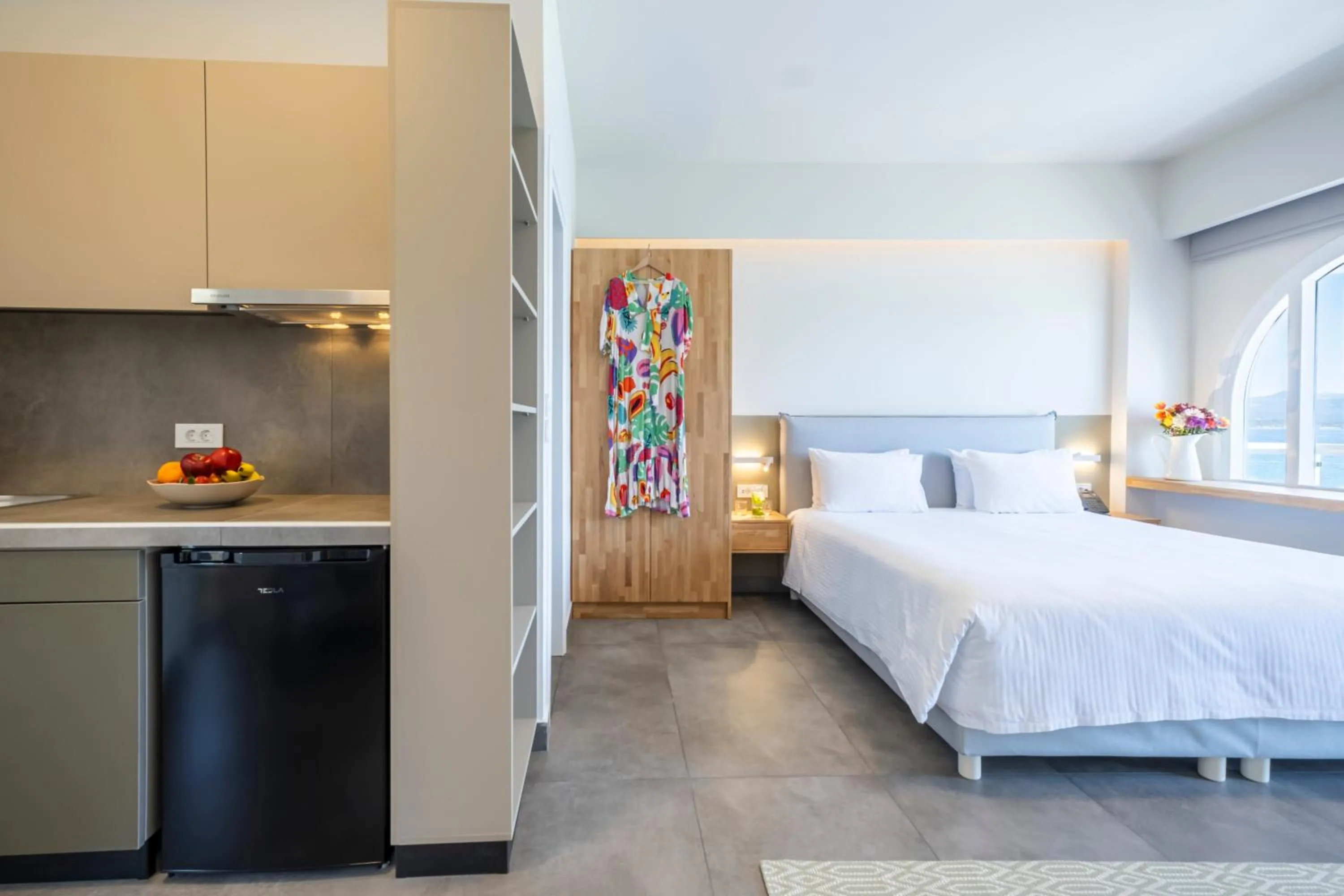 wardrobe, Bed in Nelly's Apartments