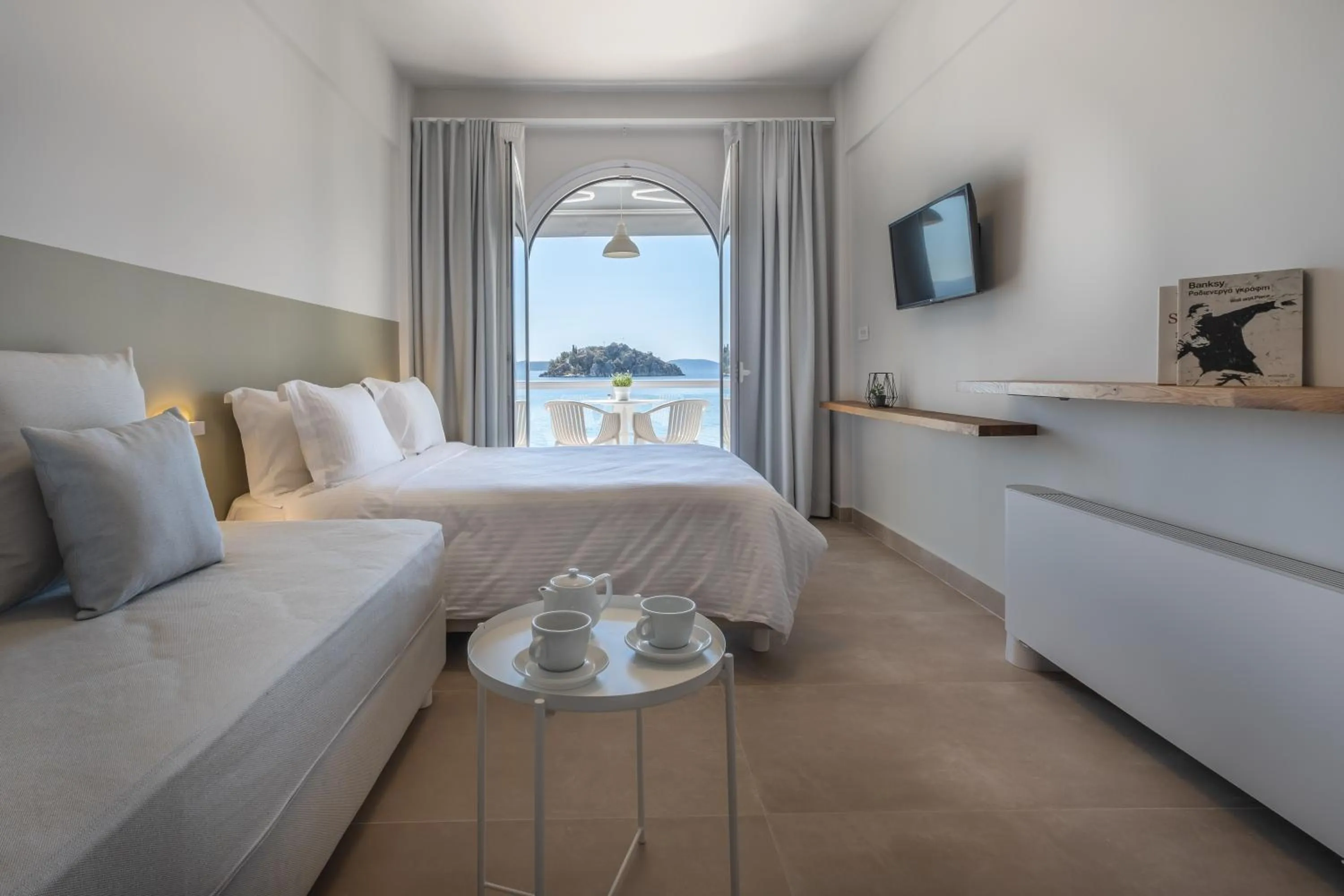 Bedroom, Bed in Nelly's Apartments