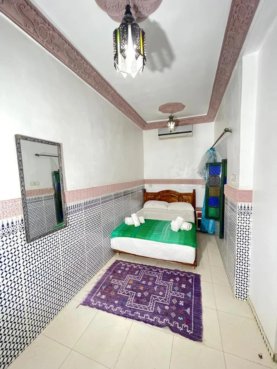 air conditioner, Bed in La Casa Espanyola