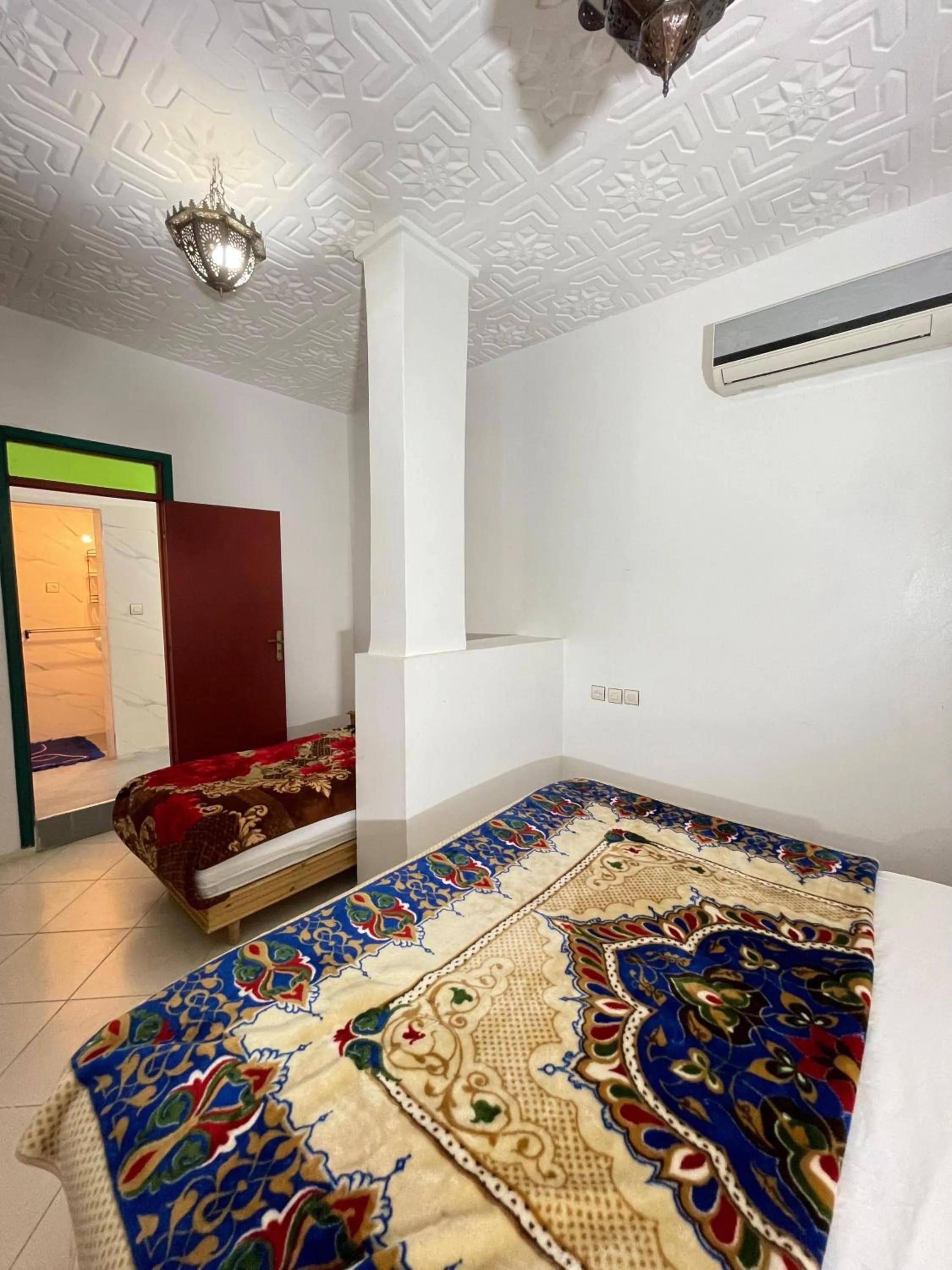 Photo of the whole room, Bed in La Casa Espanyola