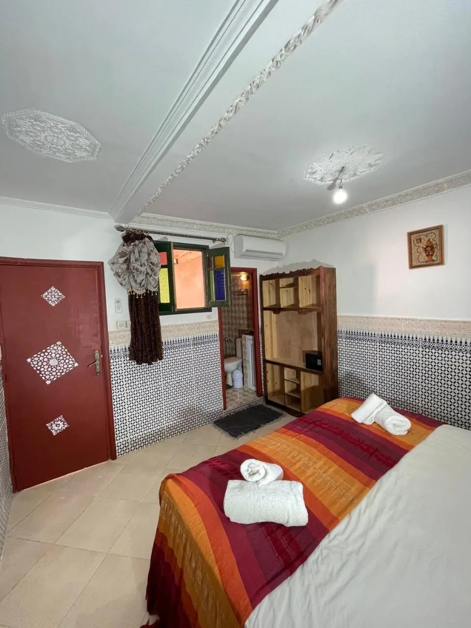Bathroom, Bed in La Casa Espanyola