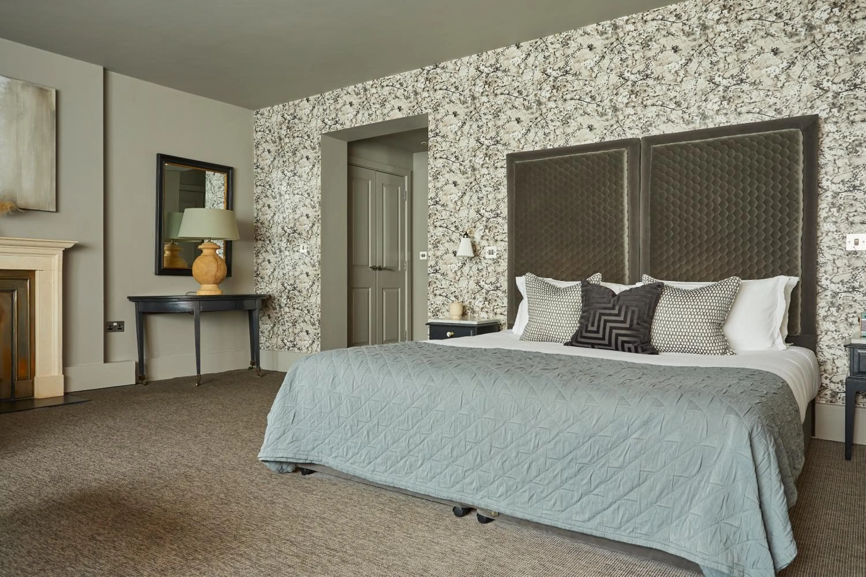 Bedroom, Bed in The Grosvenor Arms