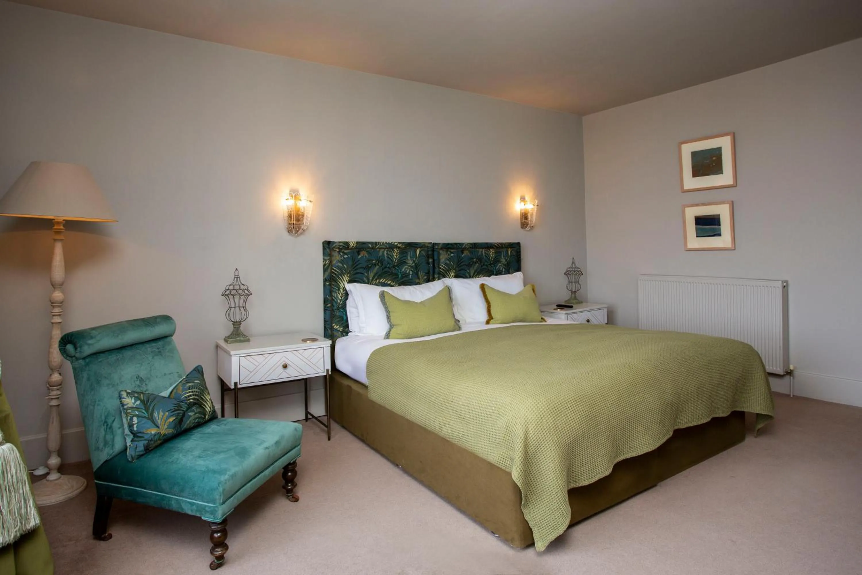 Bedroom, Bed in The Grosvenor Arms