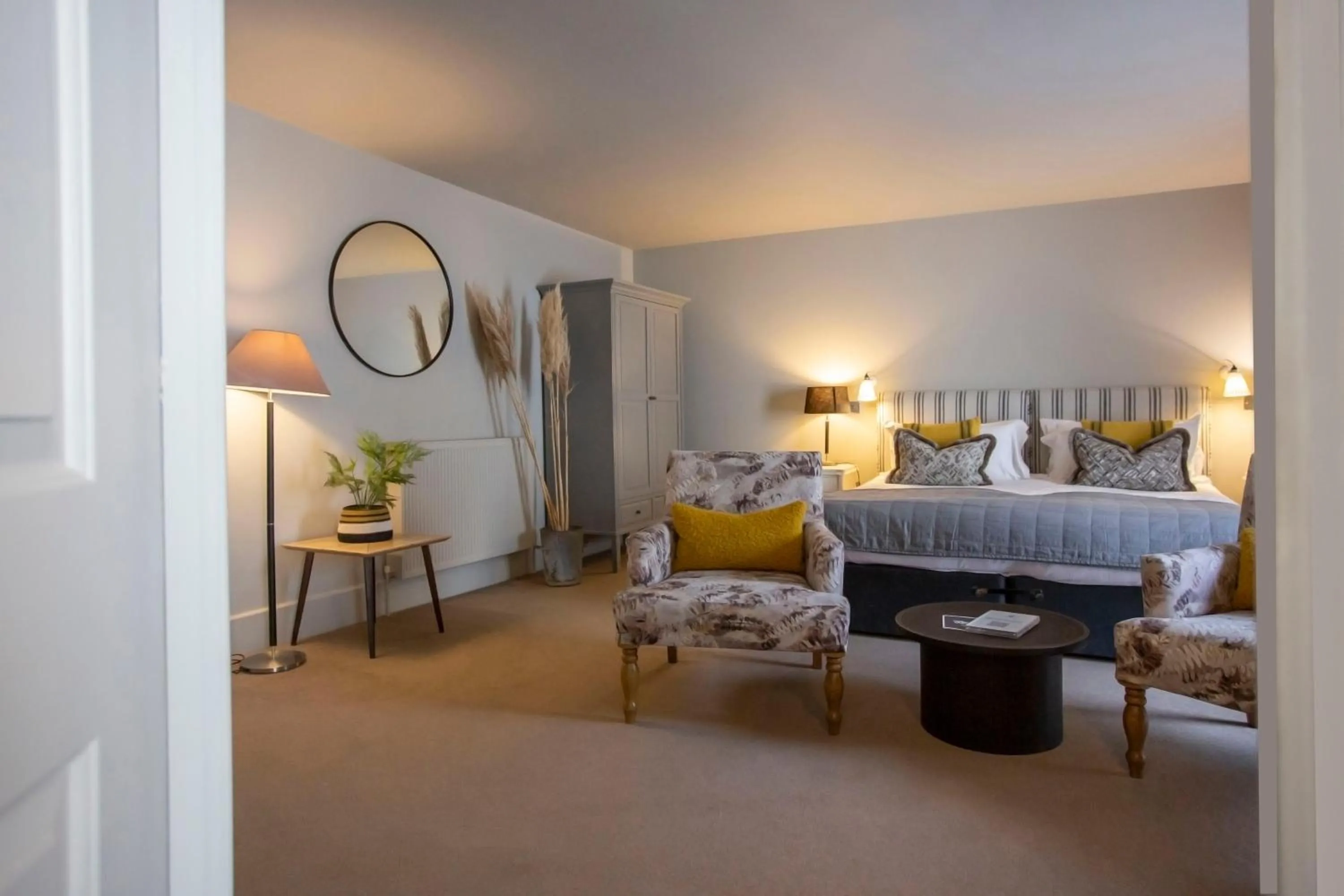 Bedroom, Bed in The Grosvenor Arms