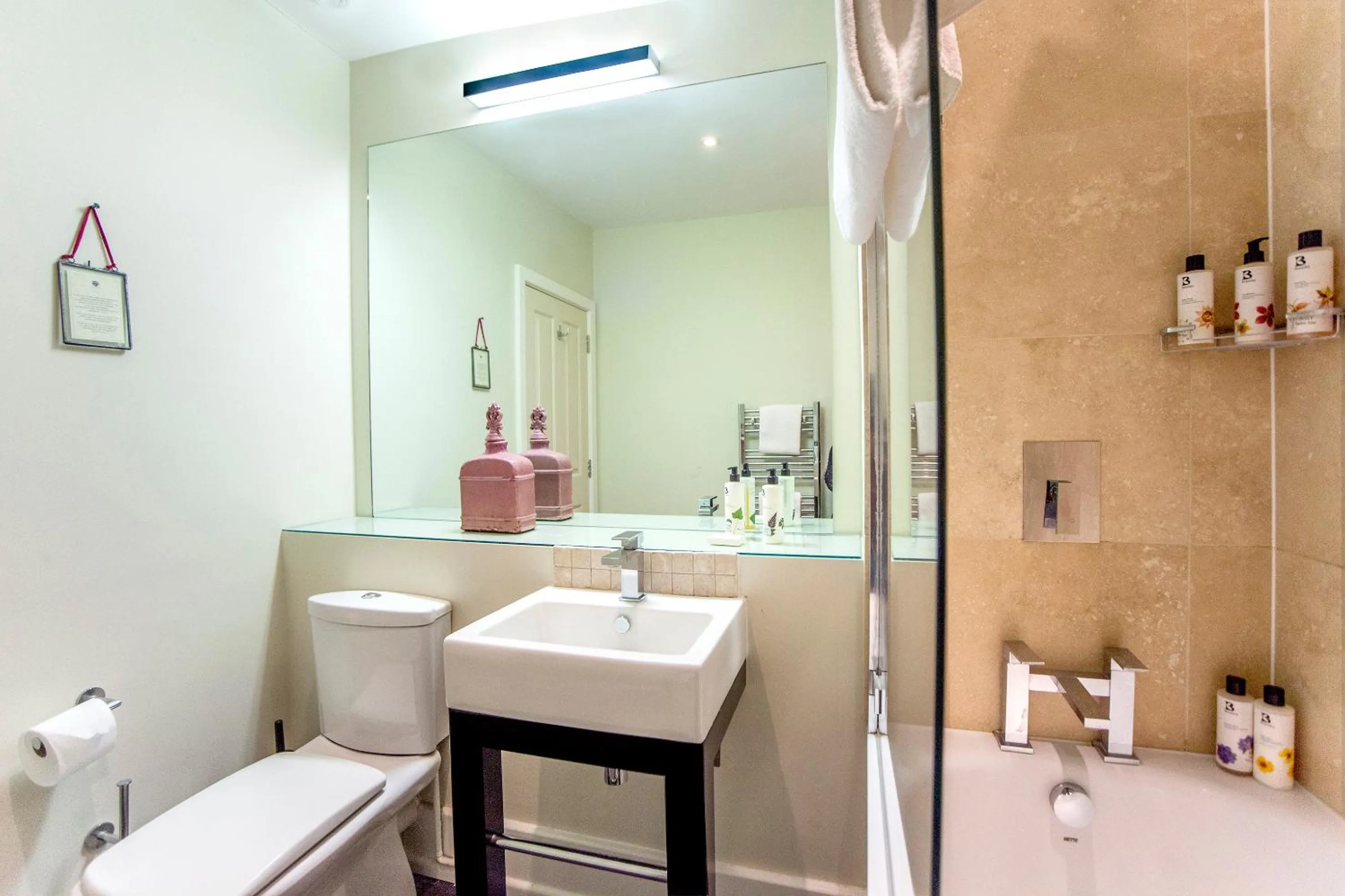 Bathroom in The Grosvenor Arms