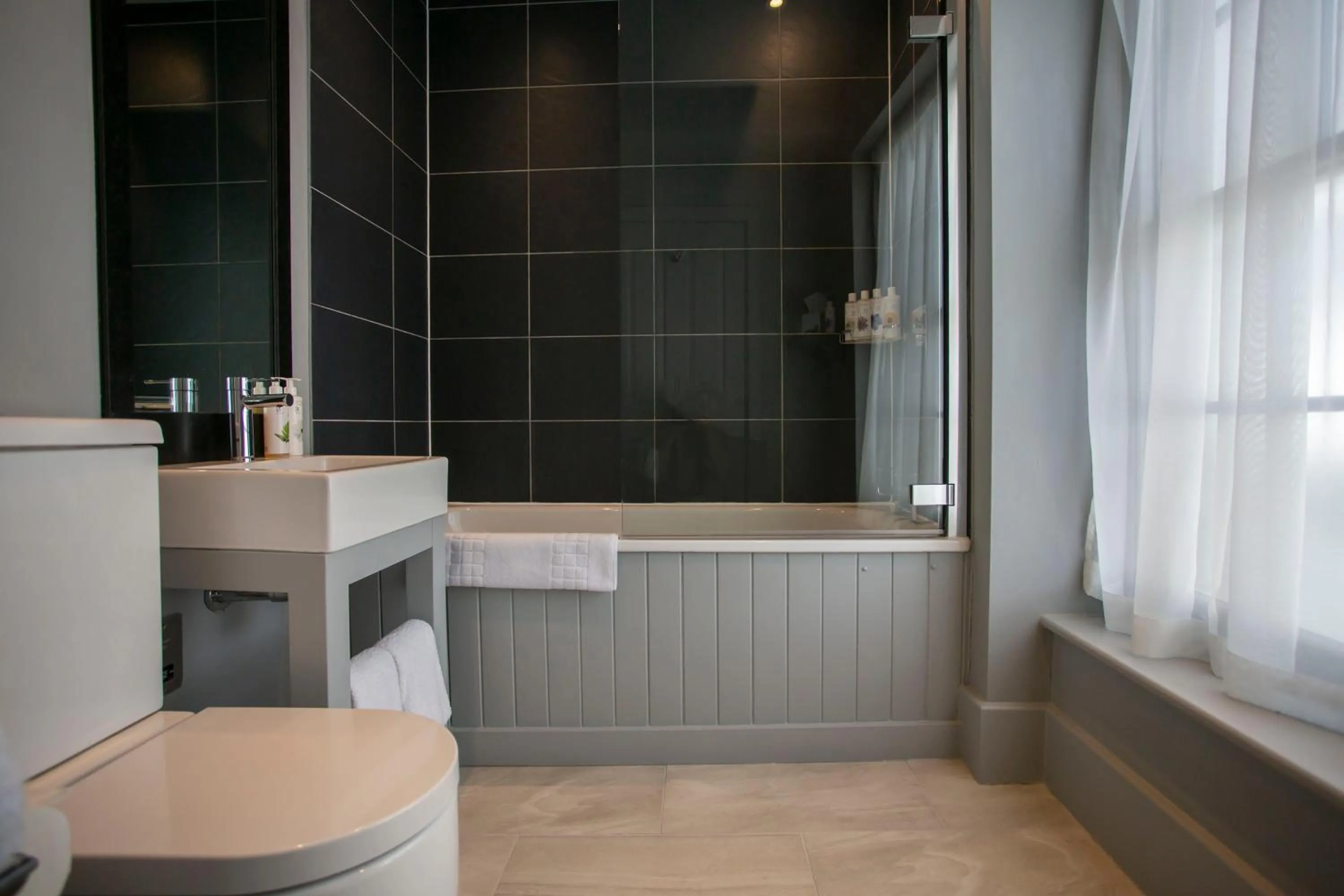 Bathroom in The Grosvenor Arms