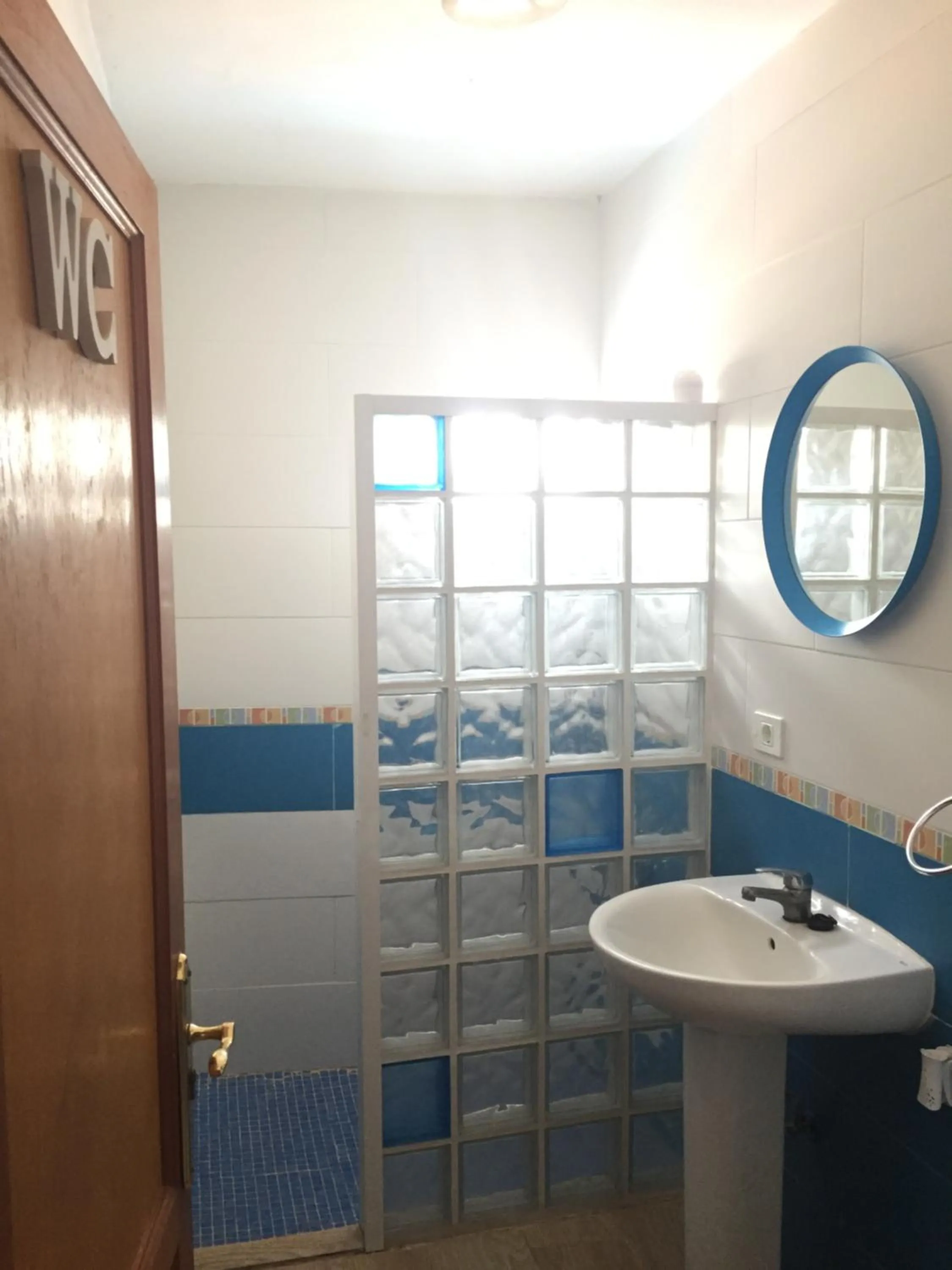 Shower in Pensión Playa