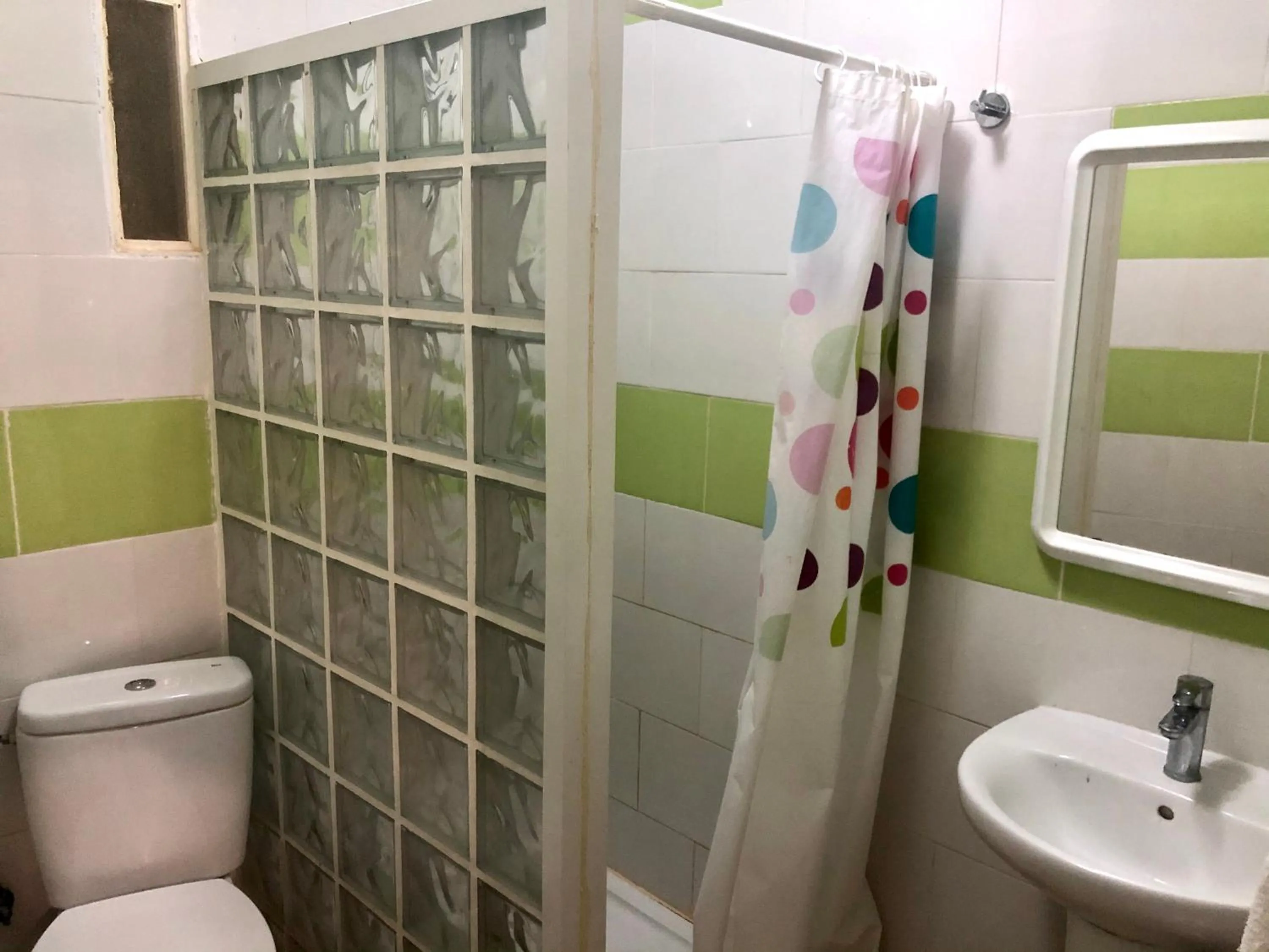 Shower in Pensión Playa