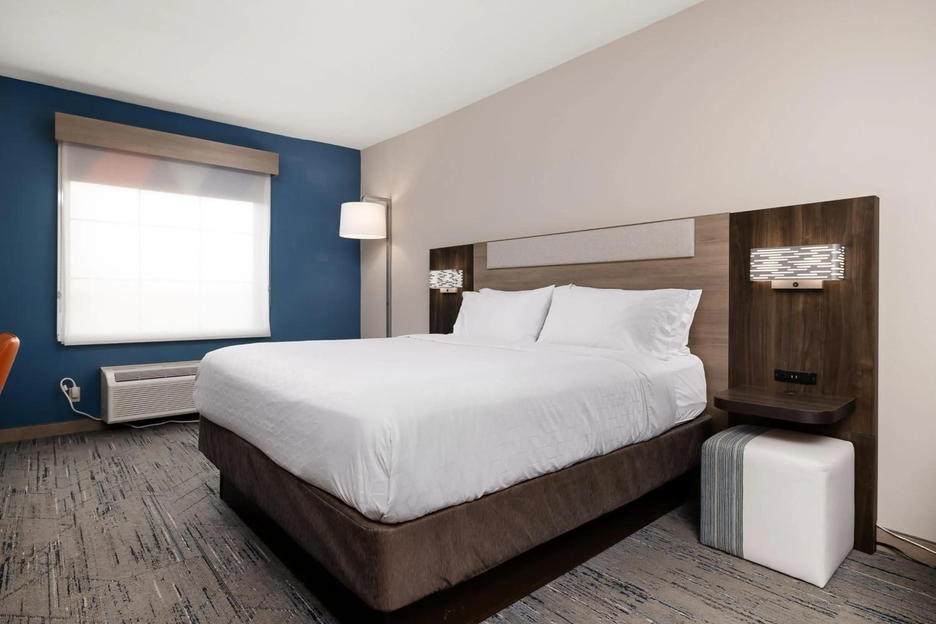 Photo of the whole room, Bed in Holiday Inn Express Hotel and Suites Kingsville by IHG