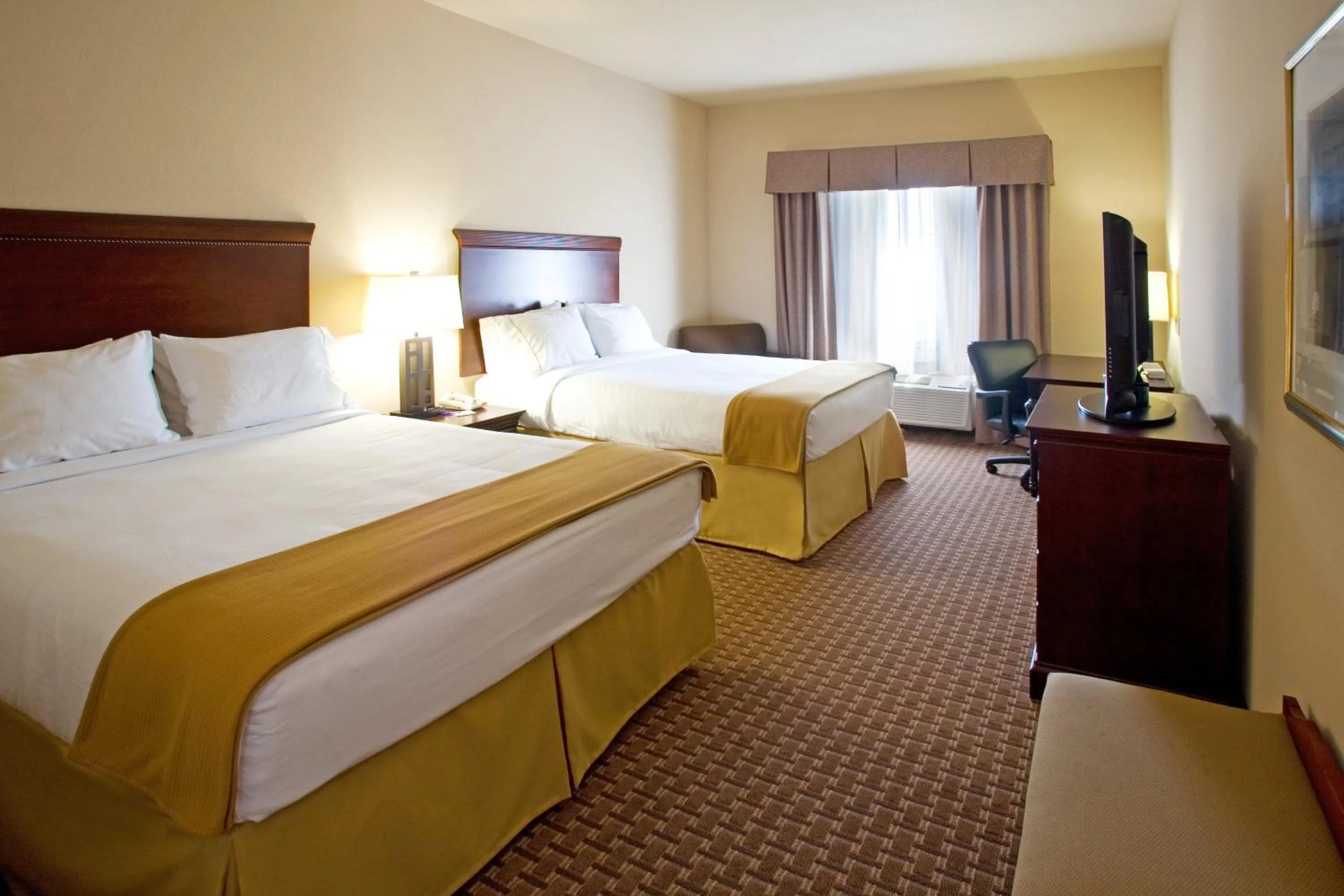 Photo of the whole room, Bed in Holiday Inn Express Hotel and Suites Kingsville by IHG
