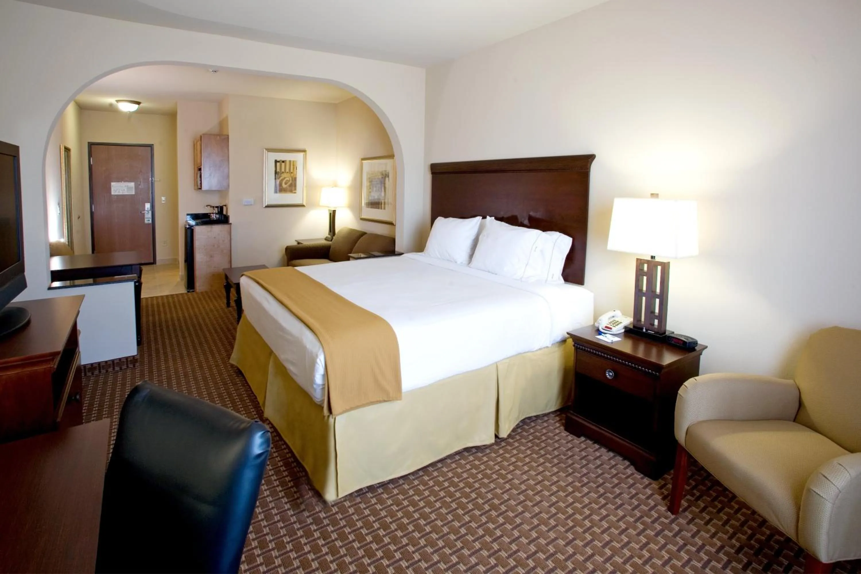 Photo of the whole room, Bed in Holiday Inn Express Hotel and Suites Kingsville by IHG