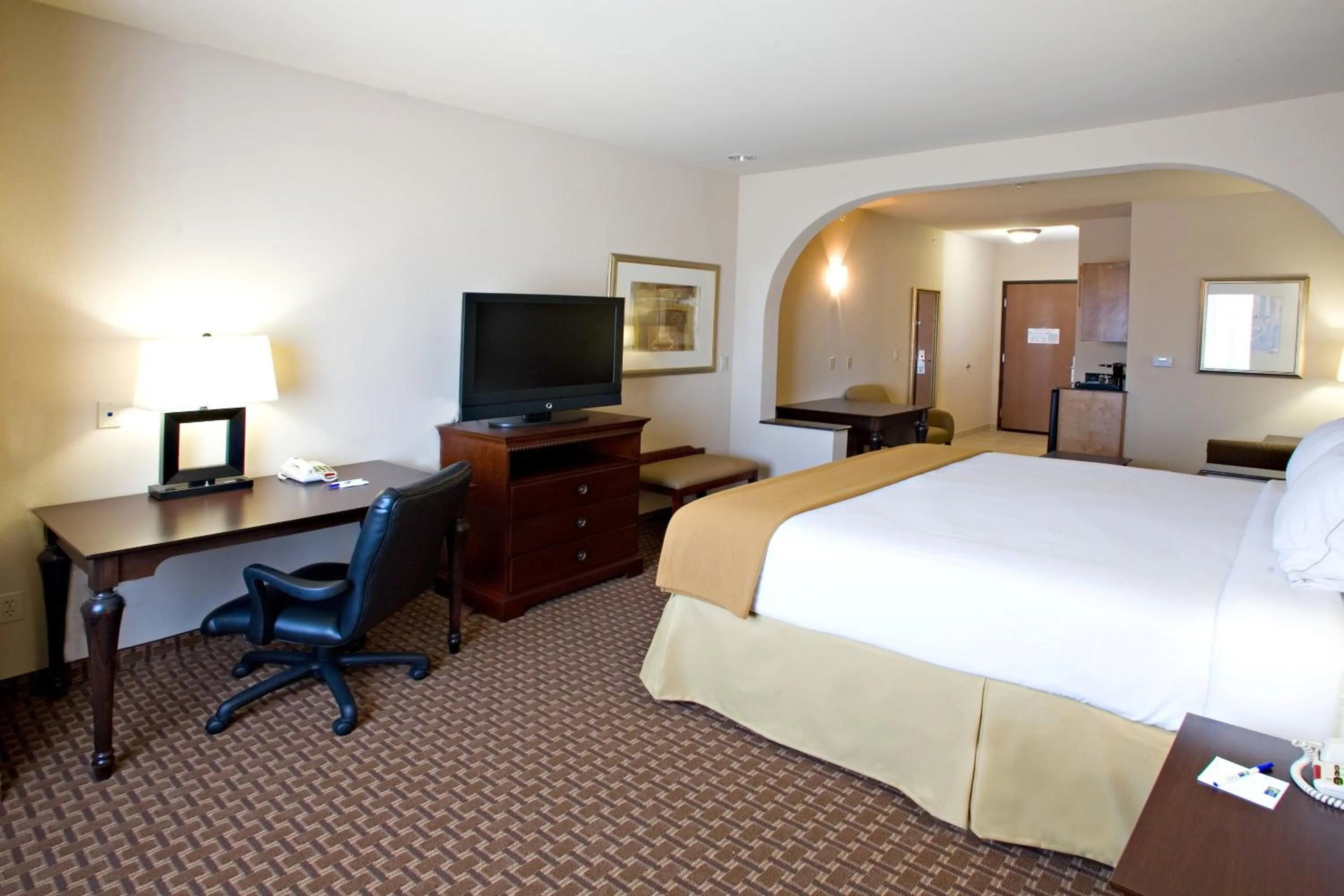 Photo of the whole room, Bed in Holiday Inn Express Hotel and Suites Kingsville by IHG