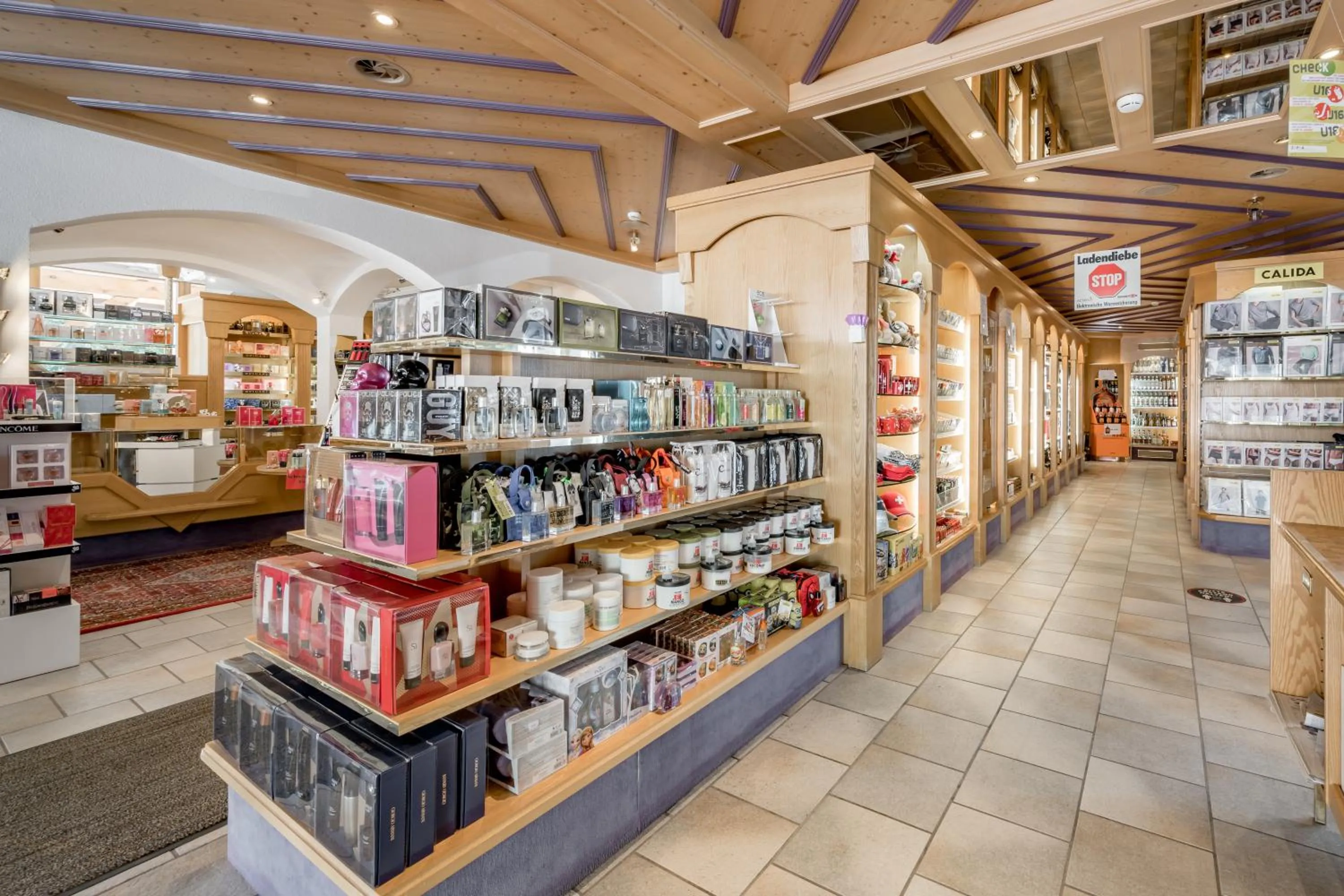 On-site shops in Hotel Nevada