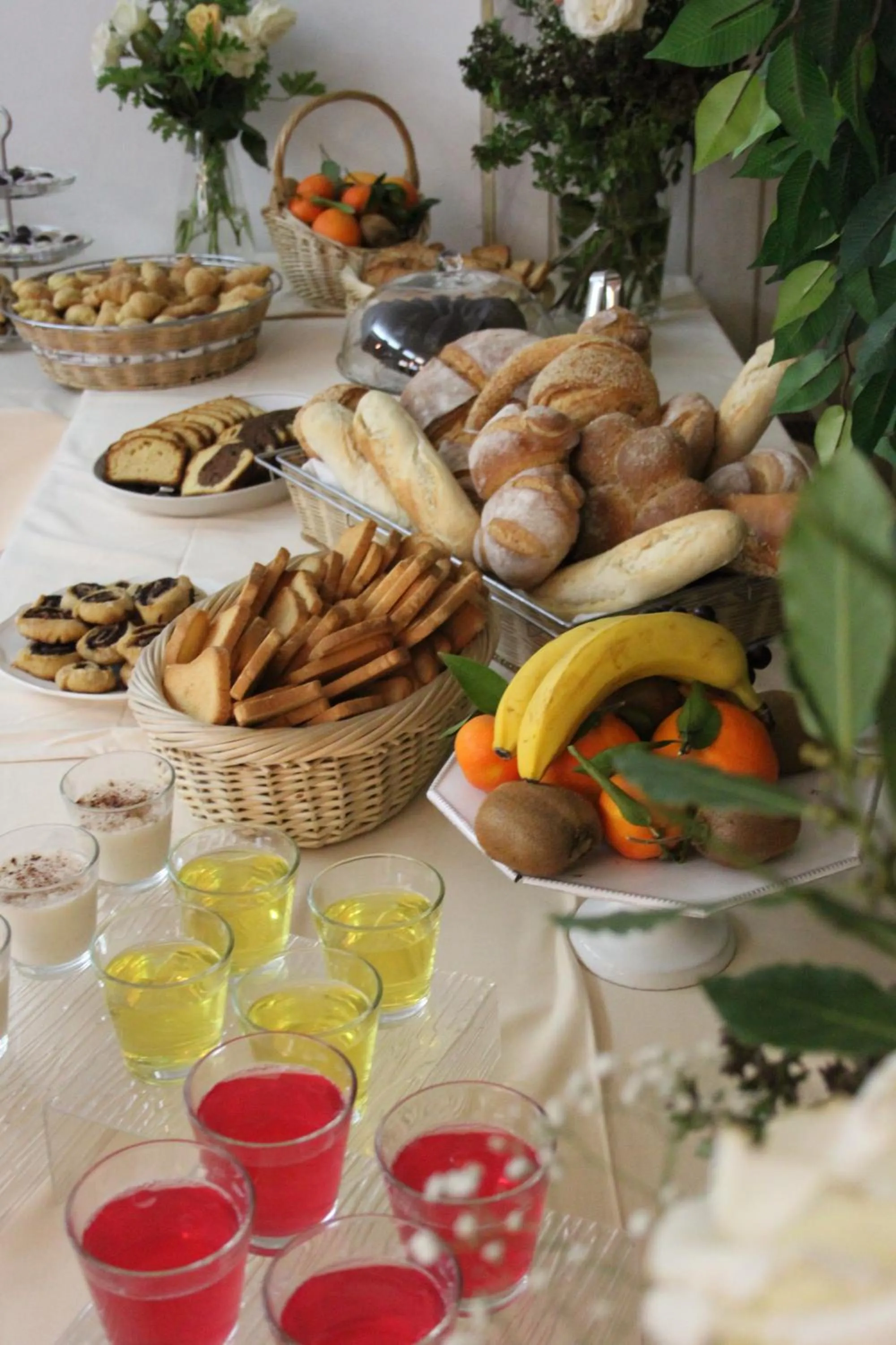 Food and drinks in Achillion Hotel