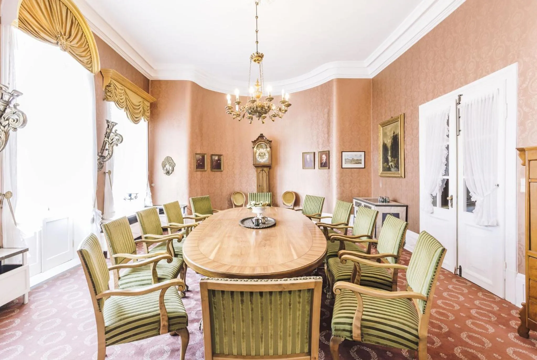 Communal lounge/ TV room in Burghotel Haselünne