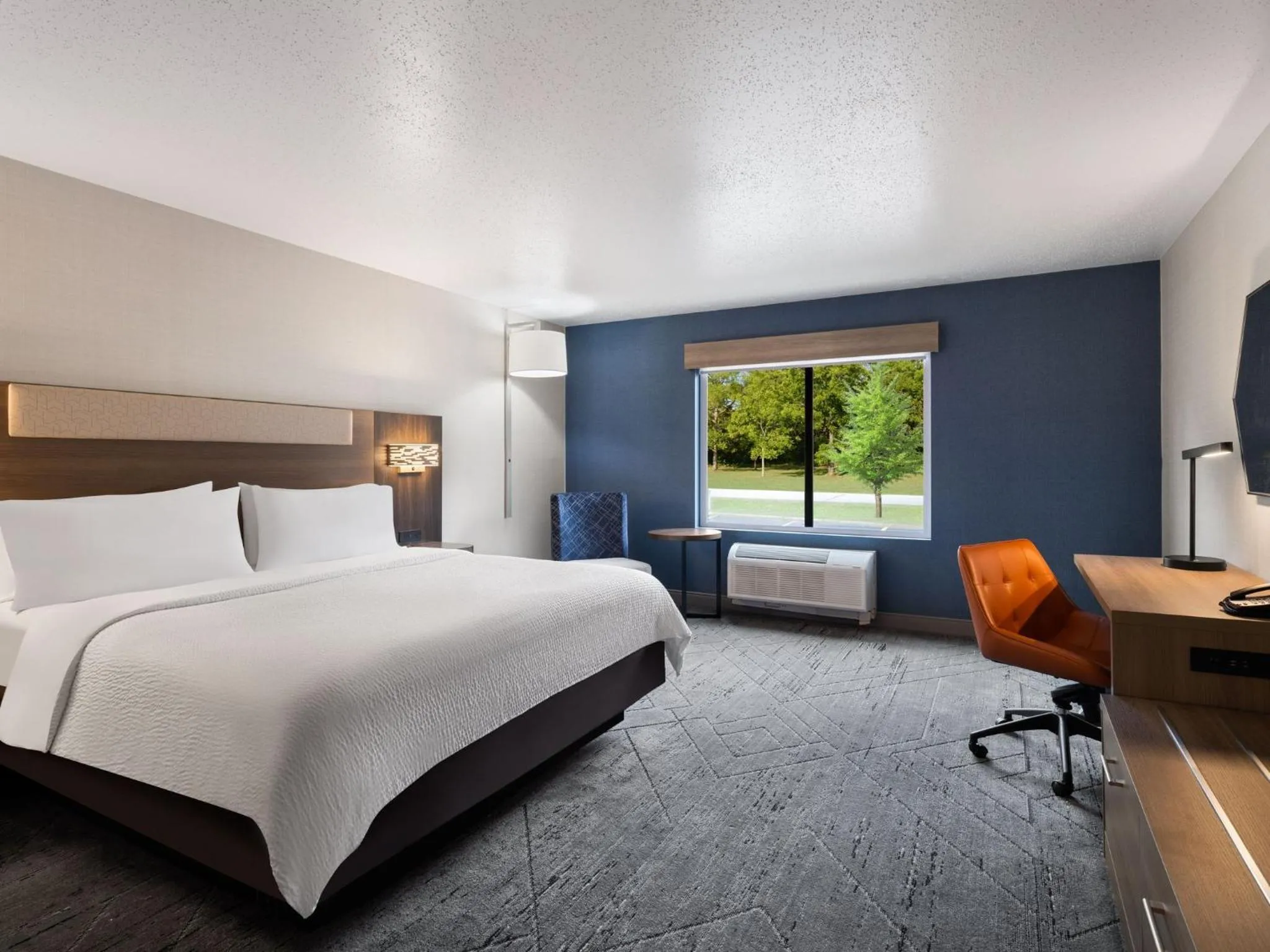 Photo of the whole room, Bed in Holiday Inn Express Meadville (I-79 Exit 147a) by IHG