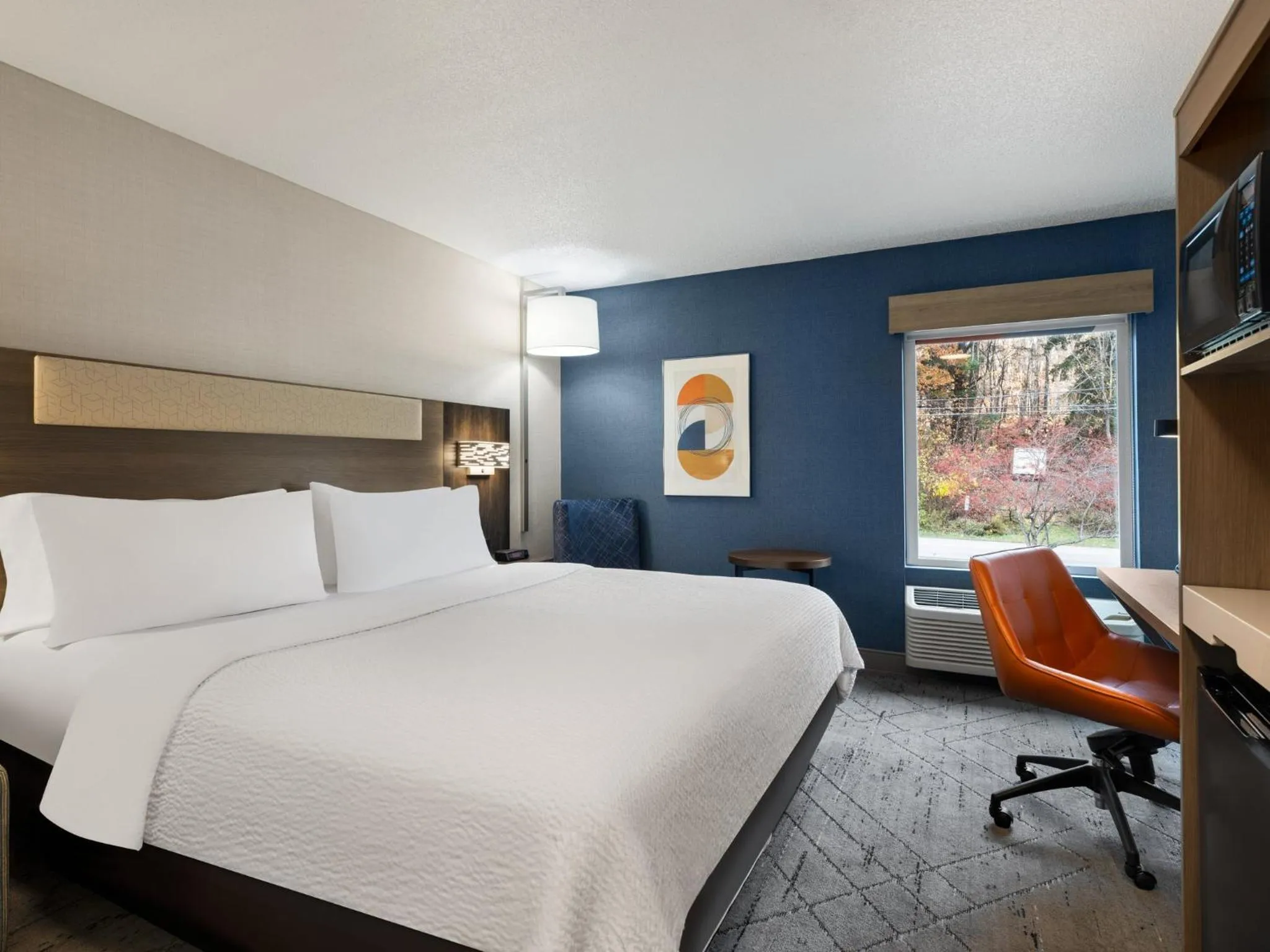 Photo of the whole room, Bed in Holiday Inn Express Meadville (I-79 Exit 147a) by IHG