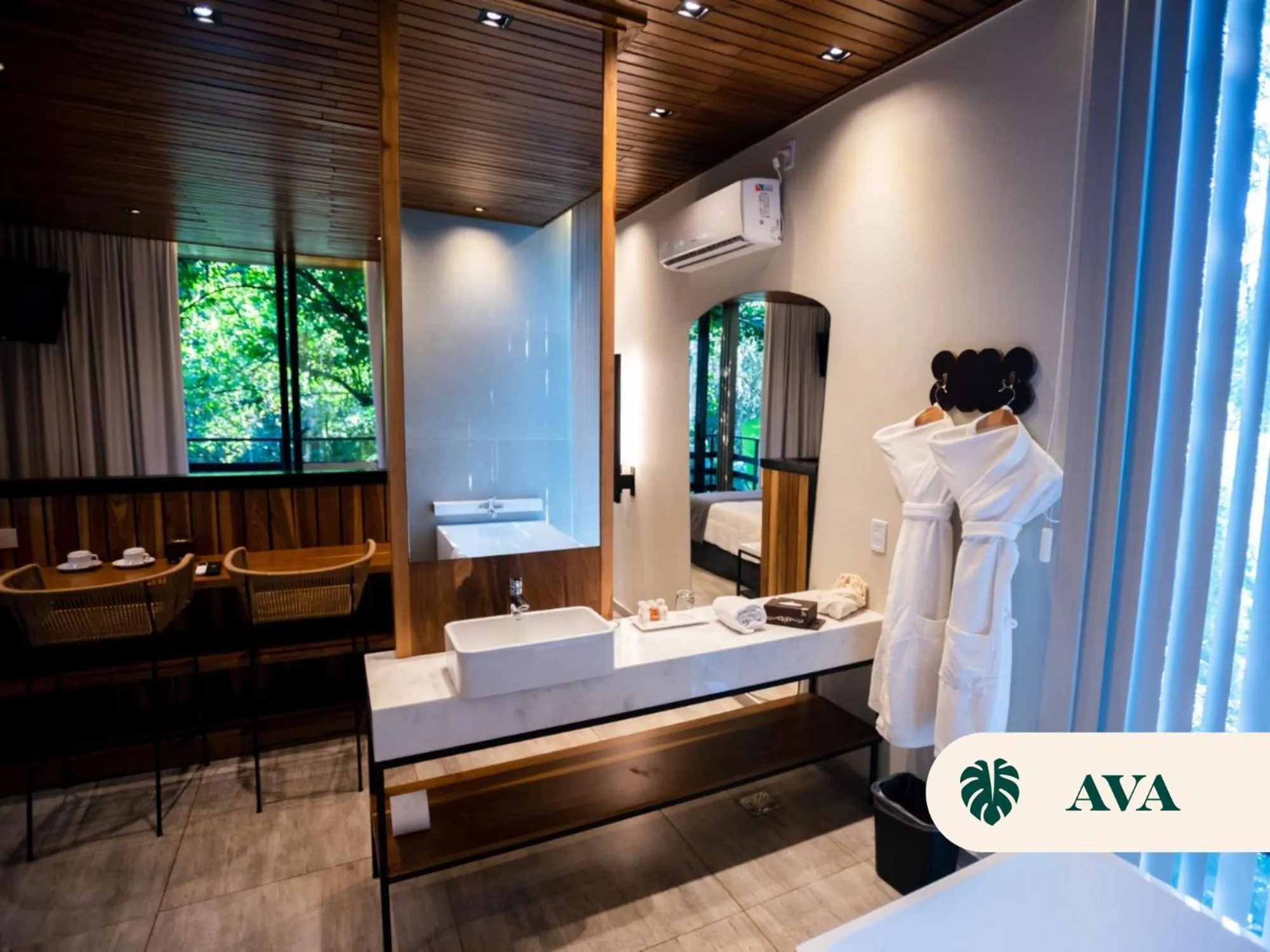 Photo of the whole room in La Reserva Virgin Lodge