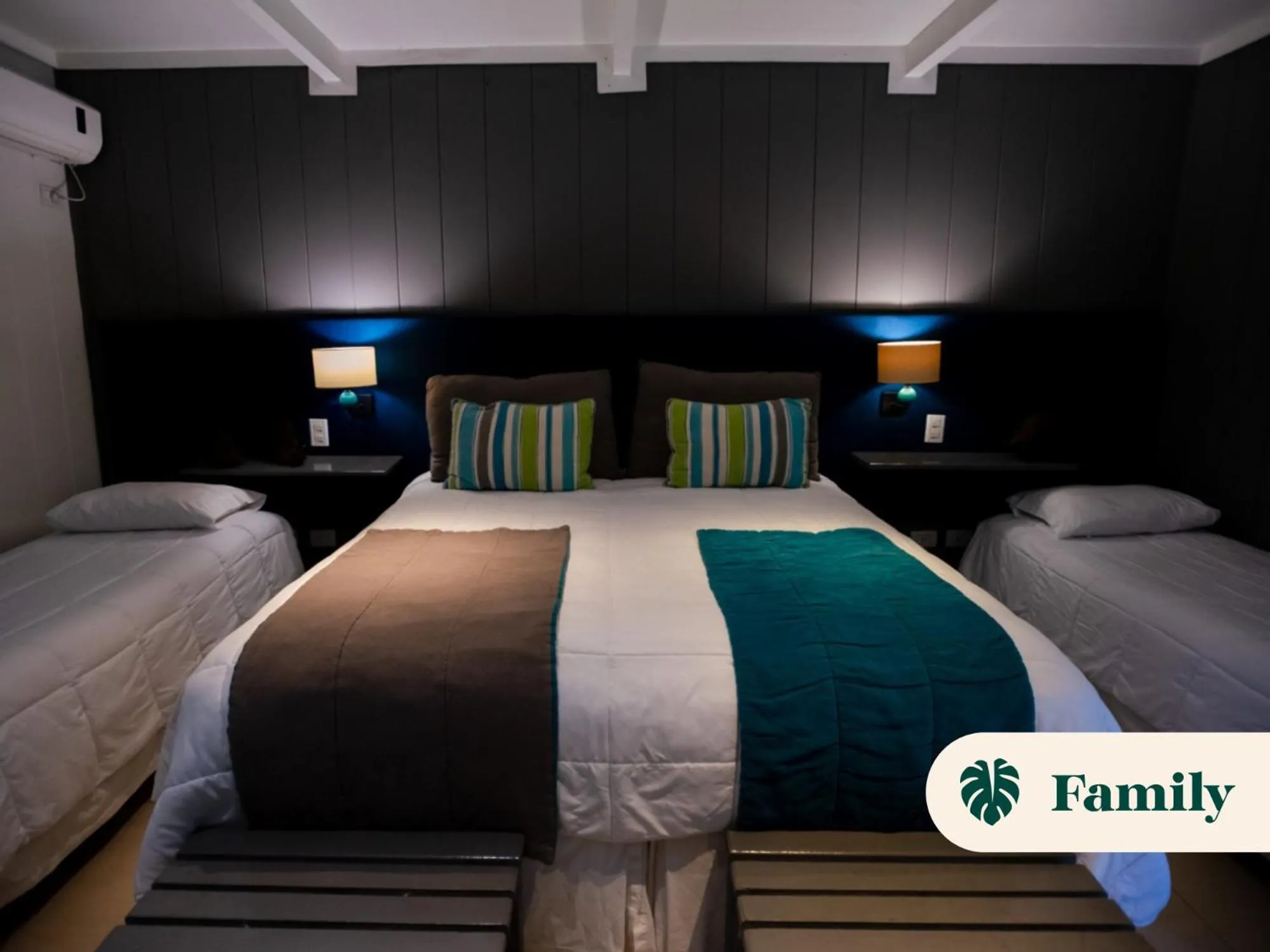 Photo of the whole room, Bed in La Reserva Virgin Lodge