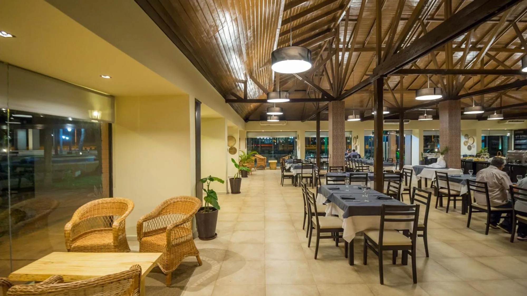 Restaurant/places to eat in Complejo Americano