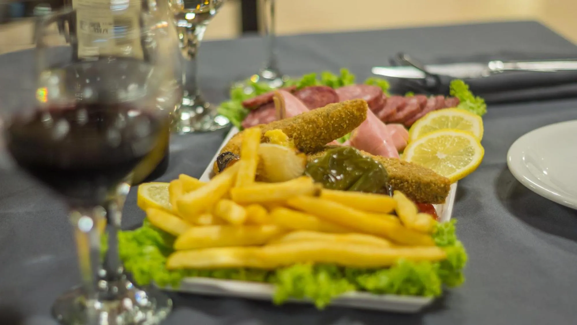 Restaurant/places to eat in Complejo Americano