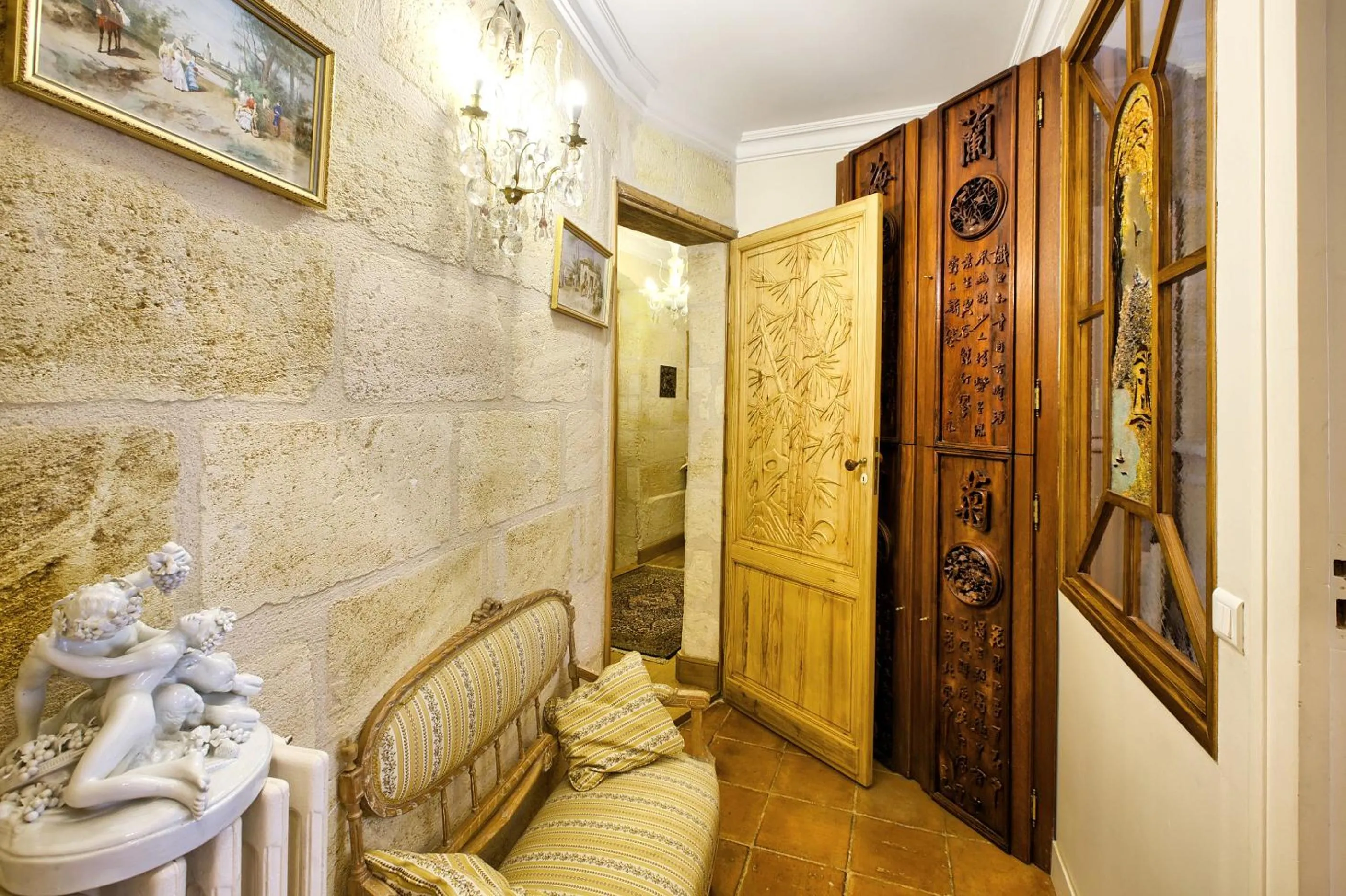 Decorative detail in Le Clos De Saint Seurin