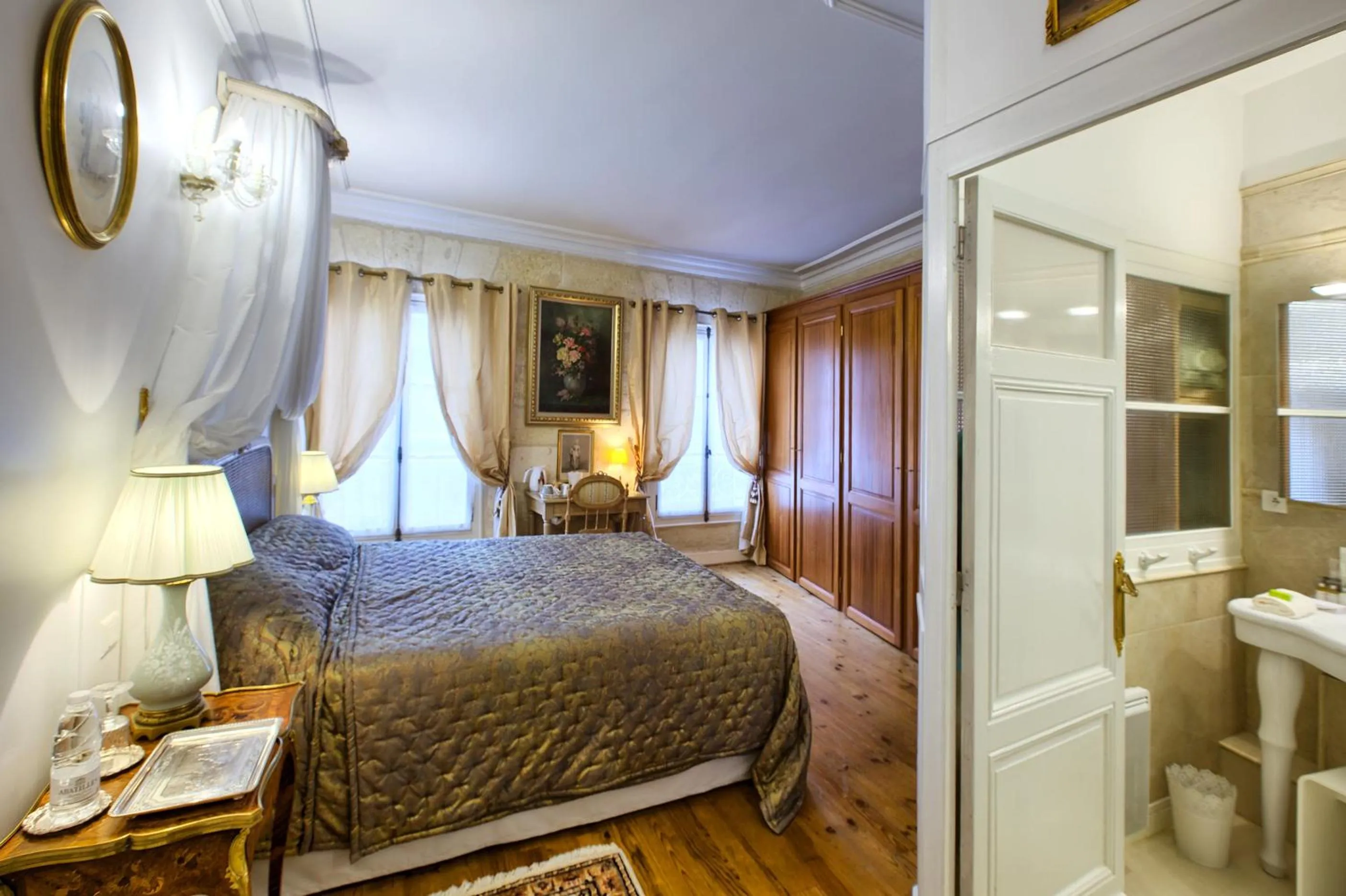 Bedroom in Le Clos De Saint Seurin