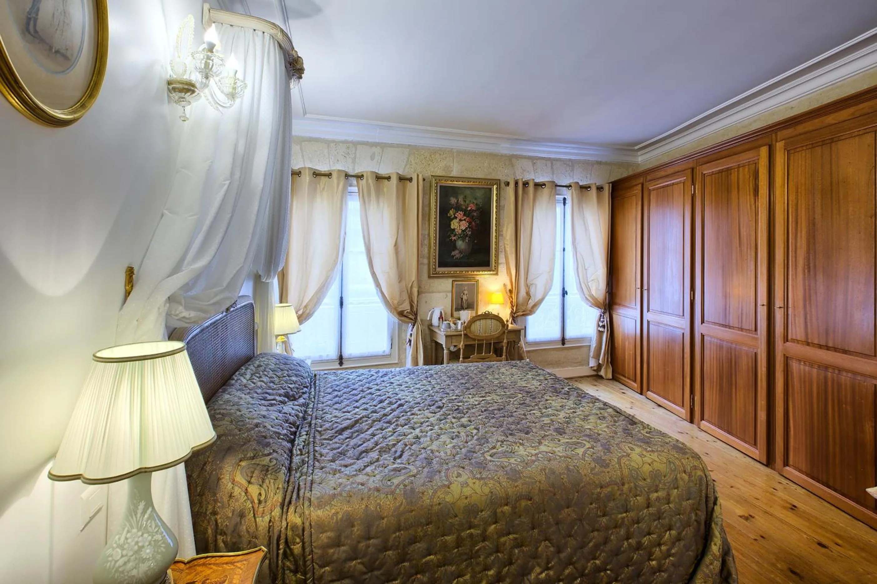 Bedroom in Le Clos De Saint Seurin