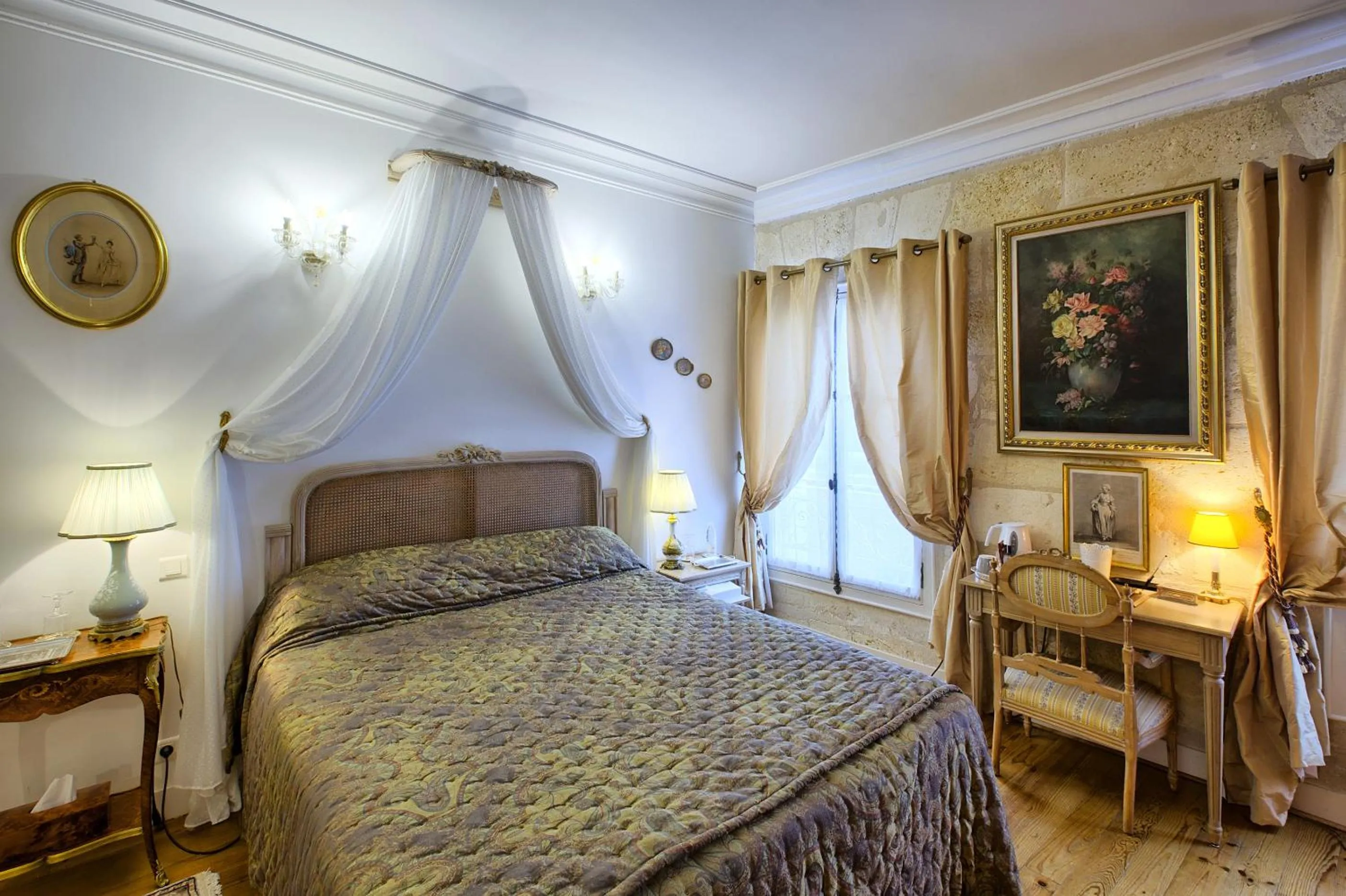 Bedroom in Le Clos De Saint Seurin