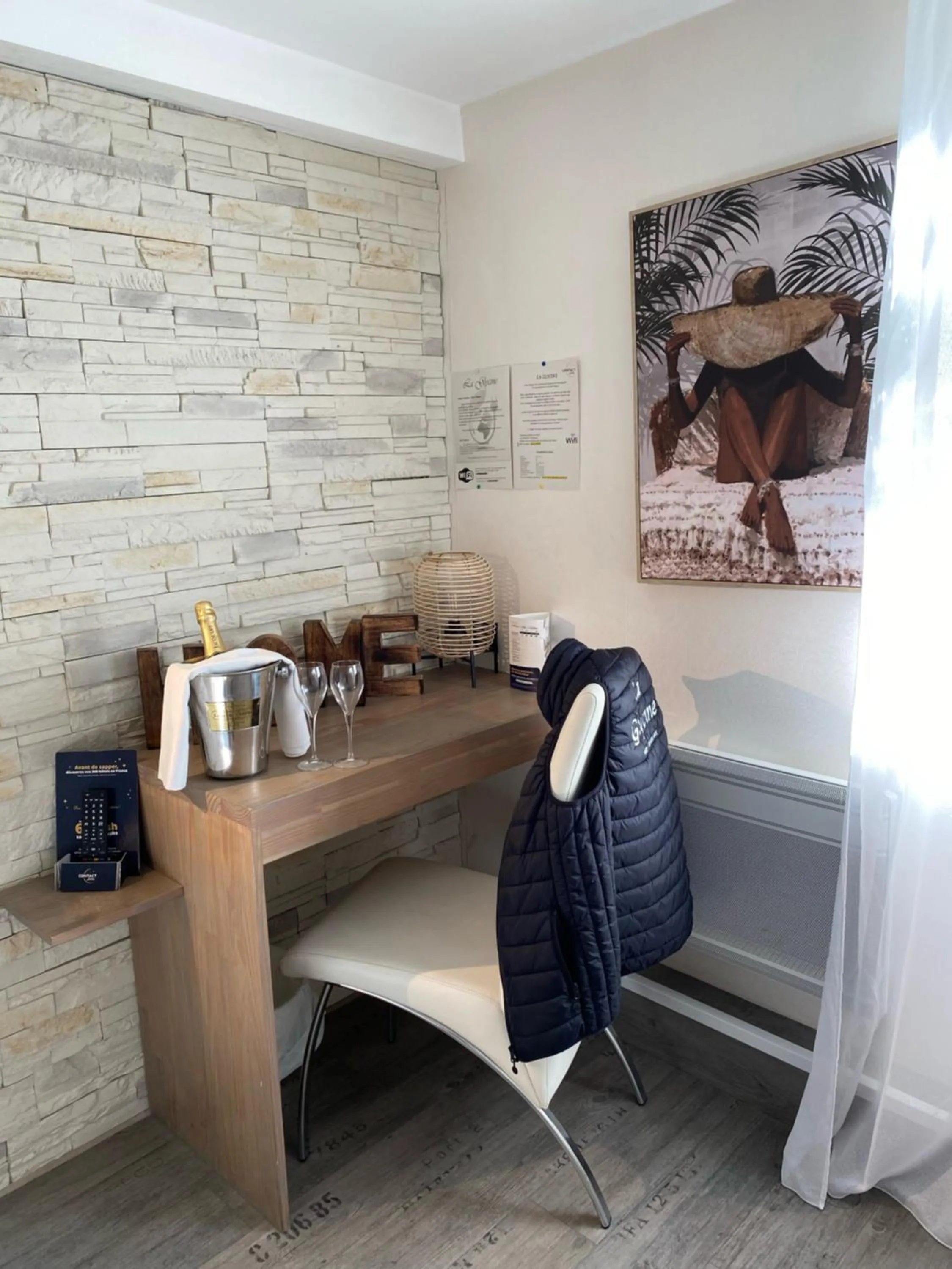 Bedroom in La glycine hotel, spa et bien-être