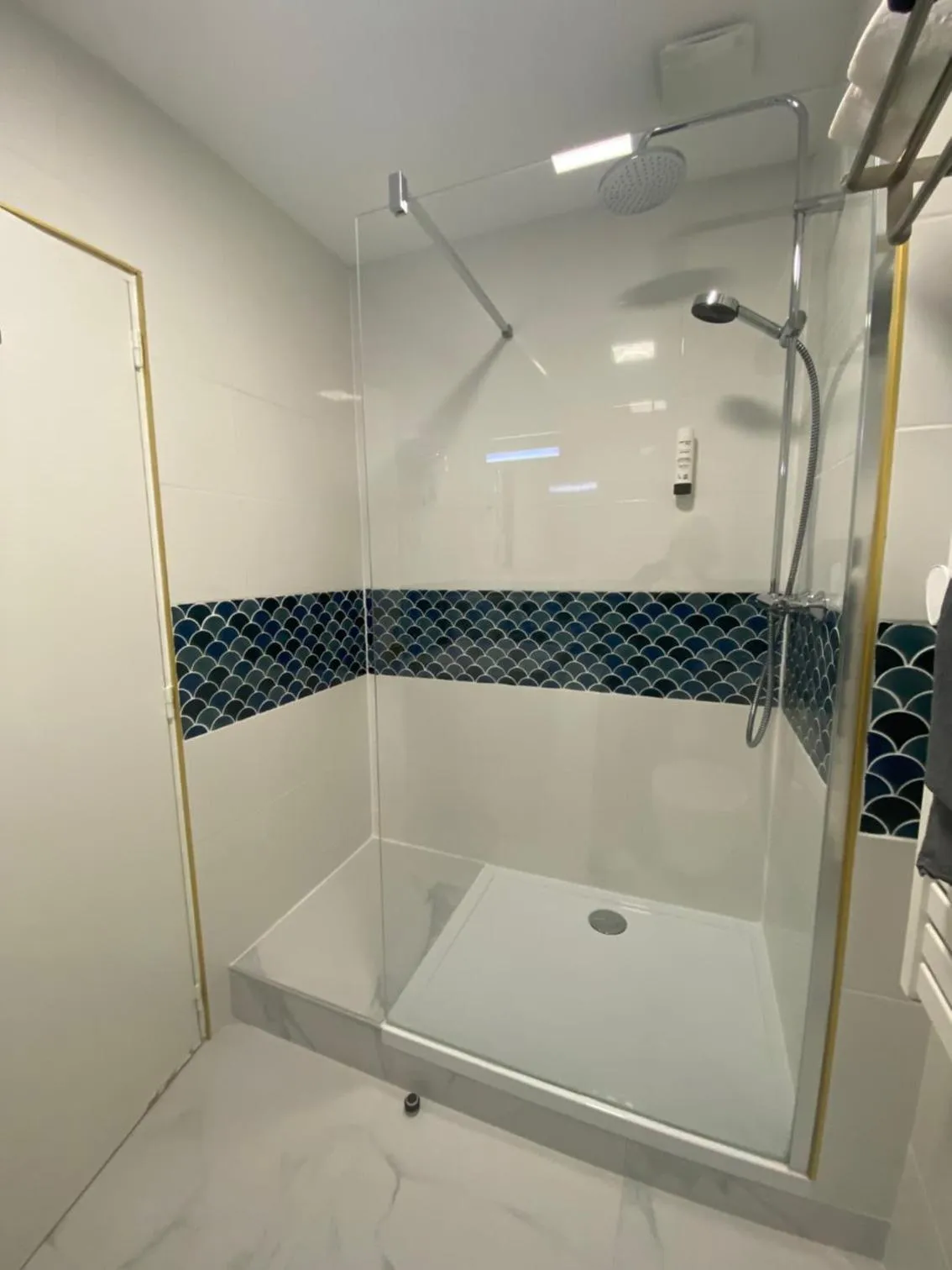 Shower in La glycine hotel, spa et bien-être