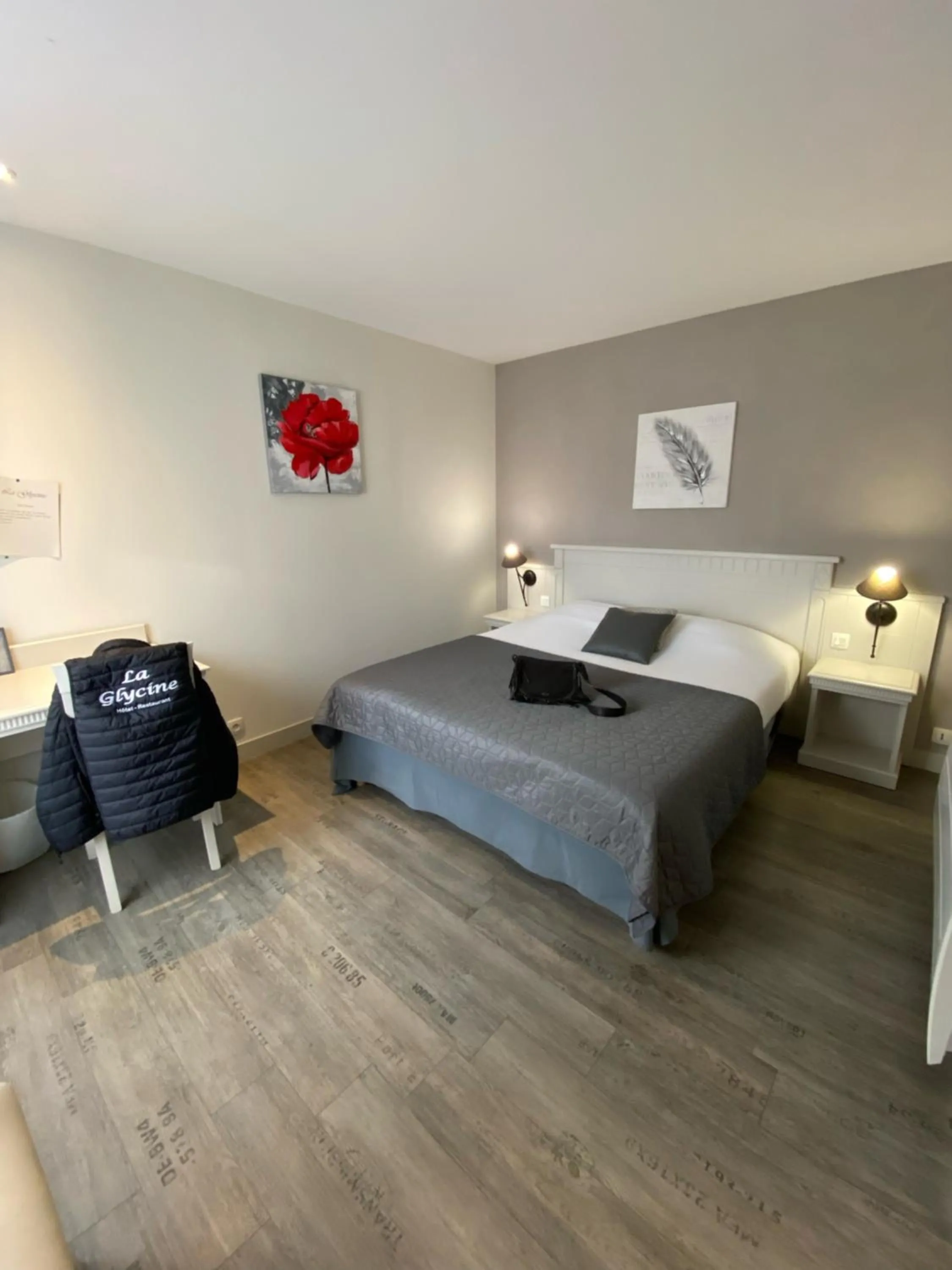 Bed in La glycine hotel, spa et bien-être