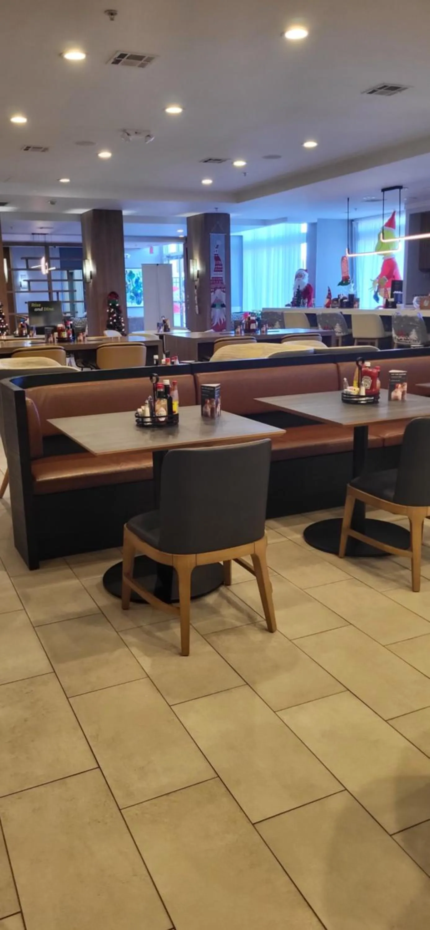 Restaurant/places to eat in Holiday Inn Meridian East I 59 / I 20