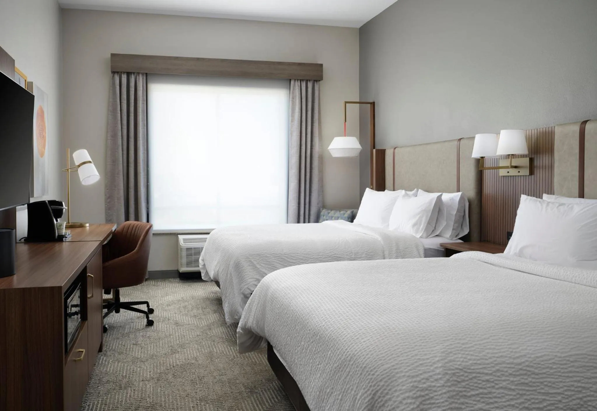 Photo of the whole room, Bed in Holiday Inn Meridian East I 59 / I 20