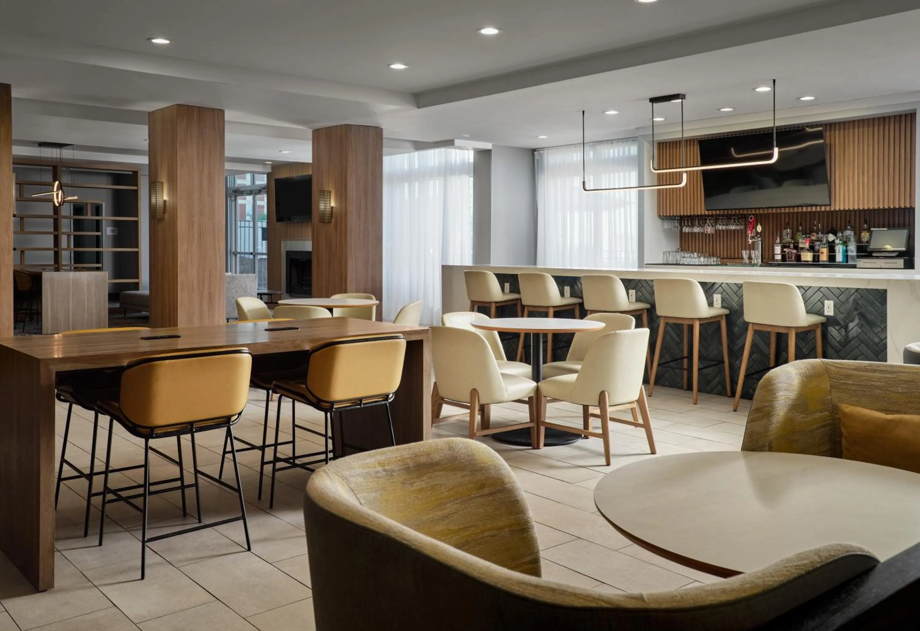 Restaurant/places to eat in Holiday Inn Meridian East I 59 / I 20