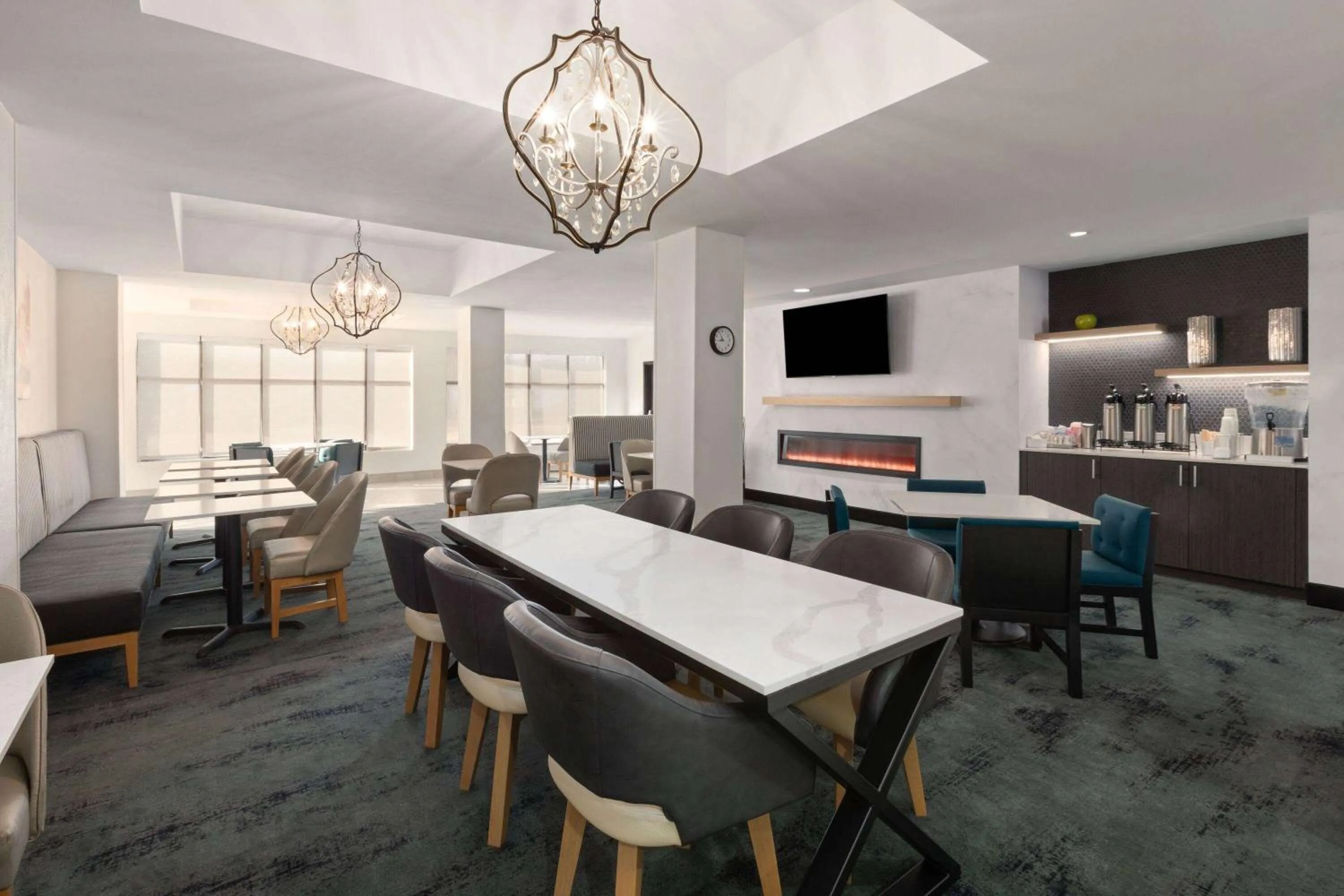 Breakfast in La Quinta Inn & Suites by Wyndham Meridian