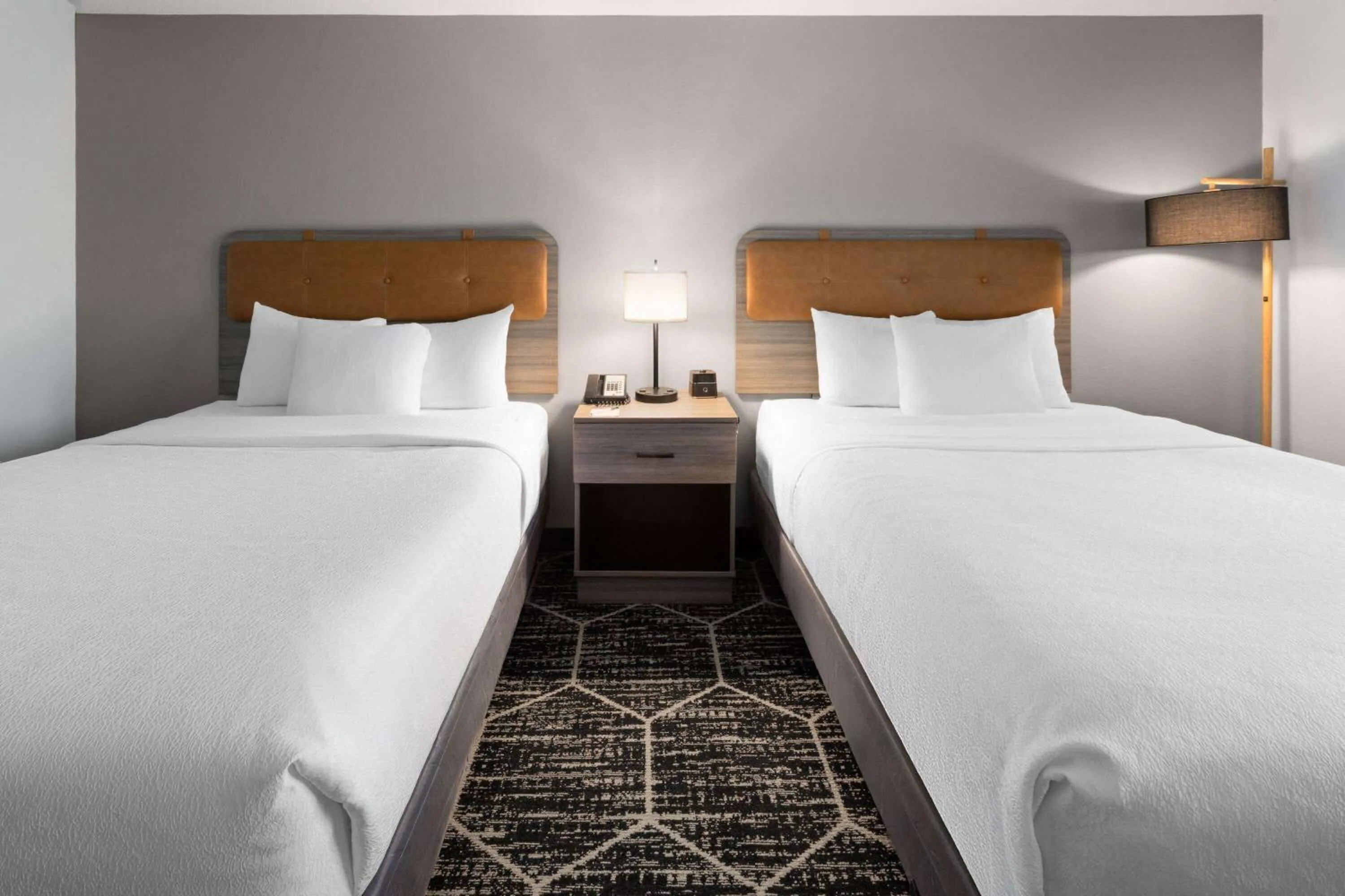 Photo of the whole room, Bed in La Quinta Inn & Suites by Wyndham Meridian