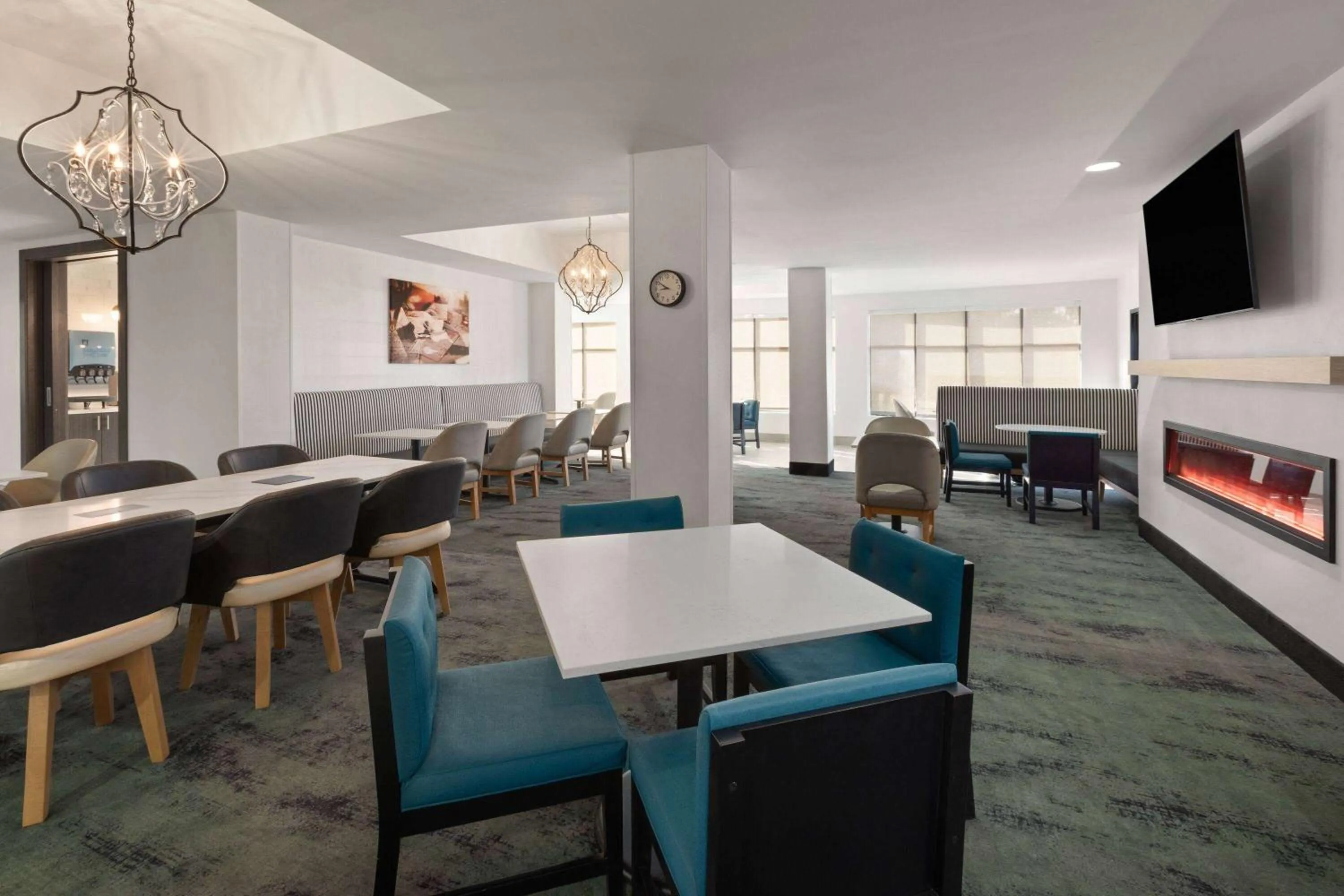 Breakfast in La Quinta Inn & Suites by Wyndham Meridian