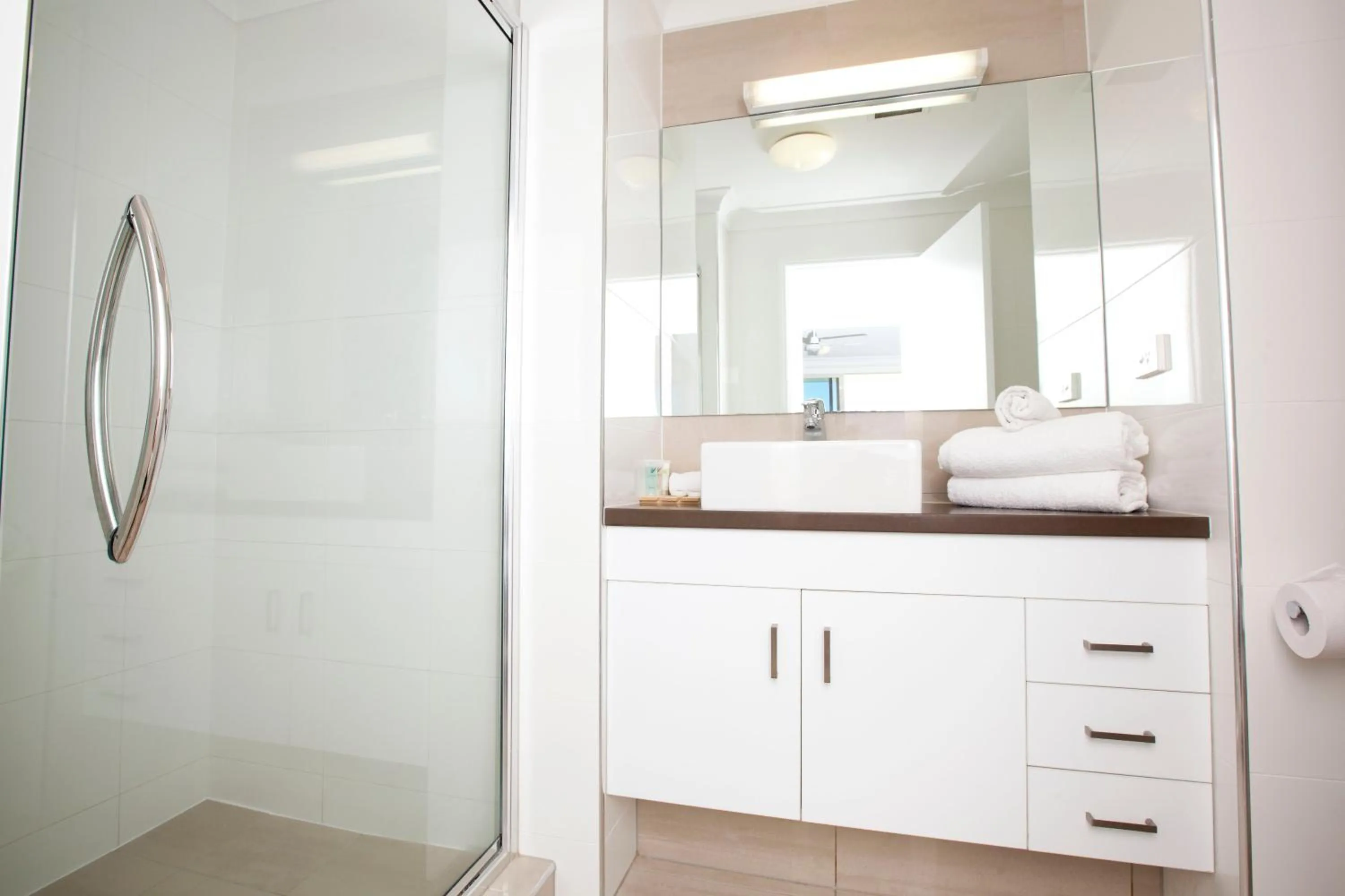 Bathroom in Mariners North Holiday Apartments