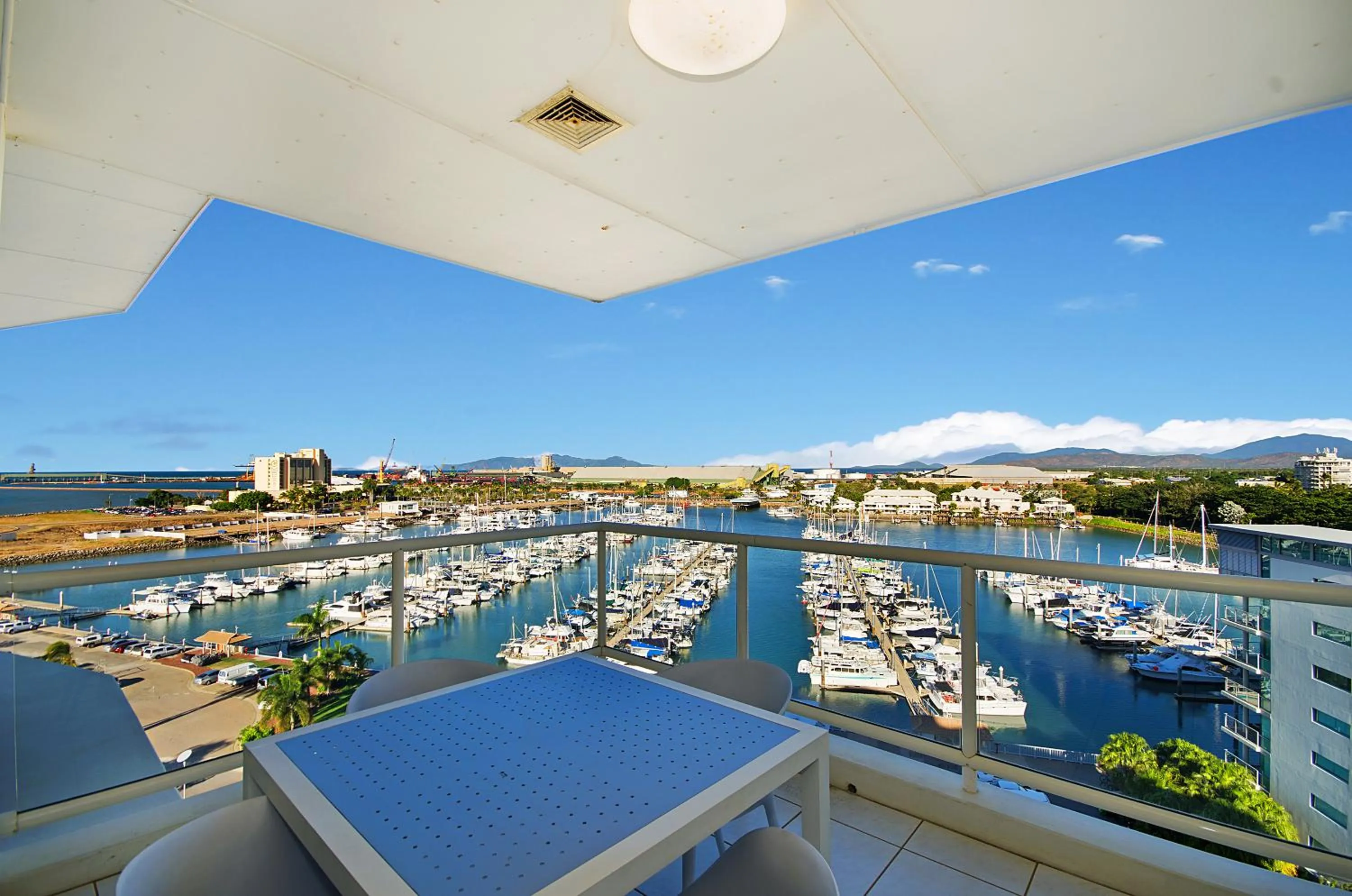 Day in Mariners North Holiday Apartments