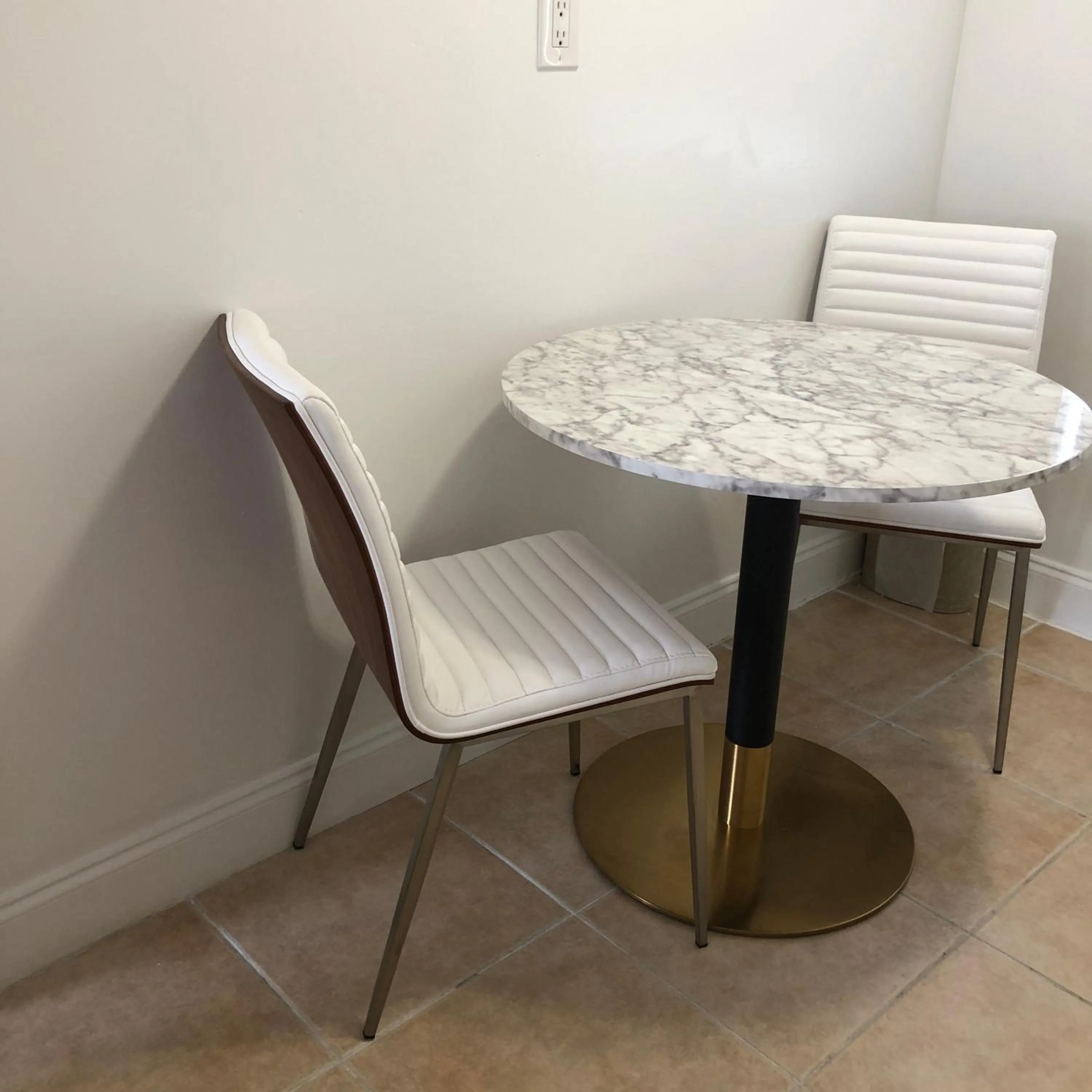 Seating area in Beach Place Hotel