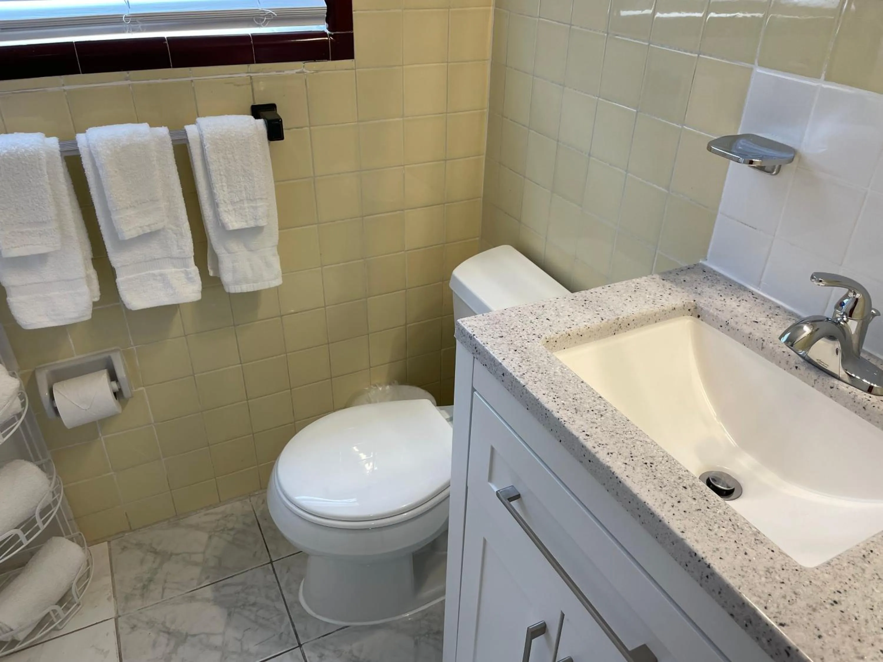 Bathroom in Beach Place Hotel