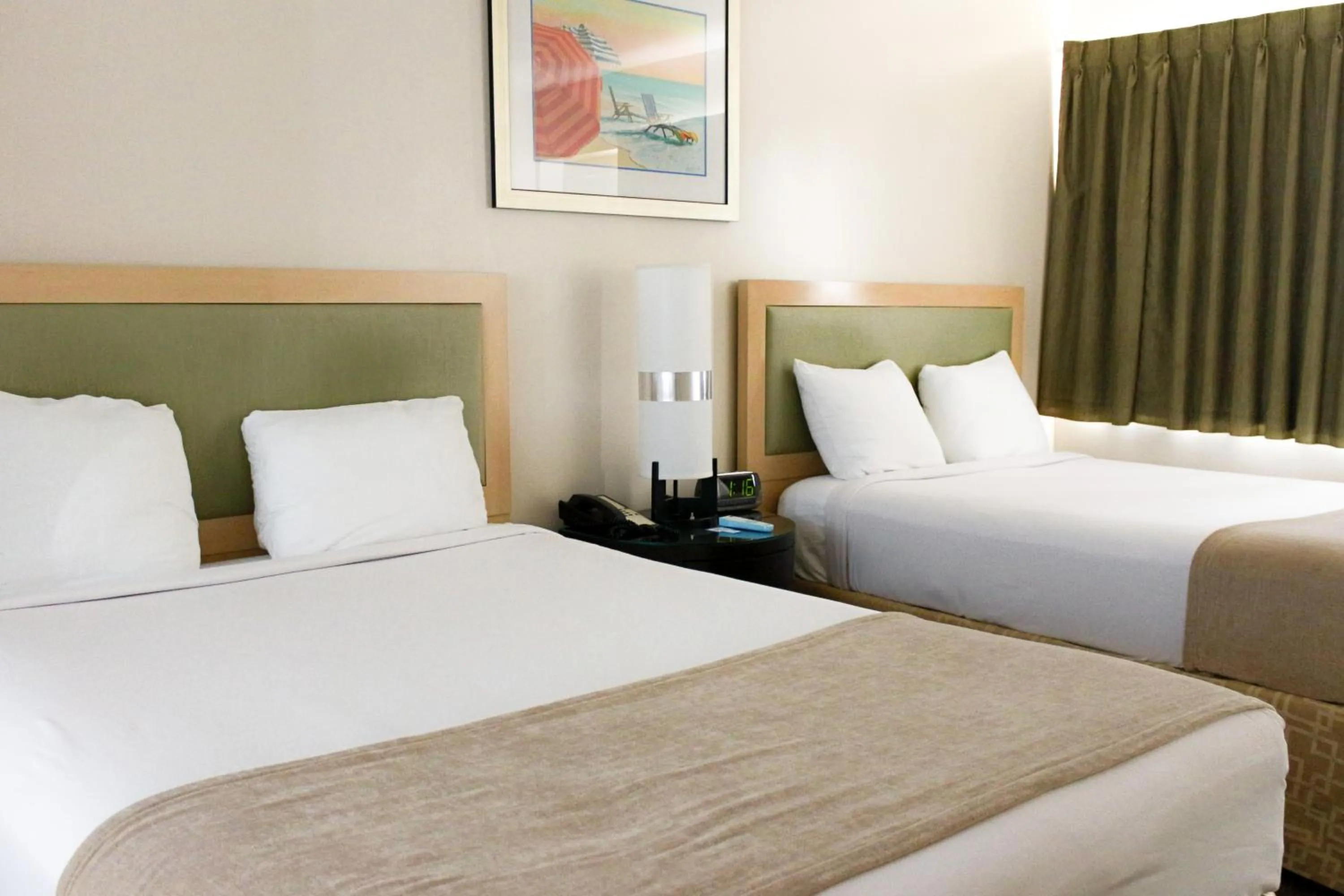 Bedroom, Bed in Beach Place Hotel