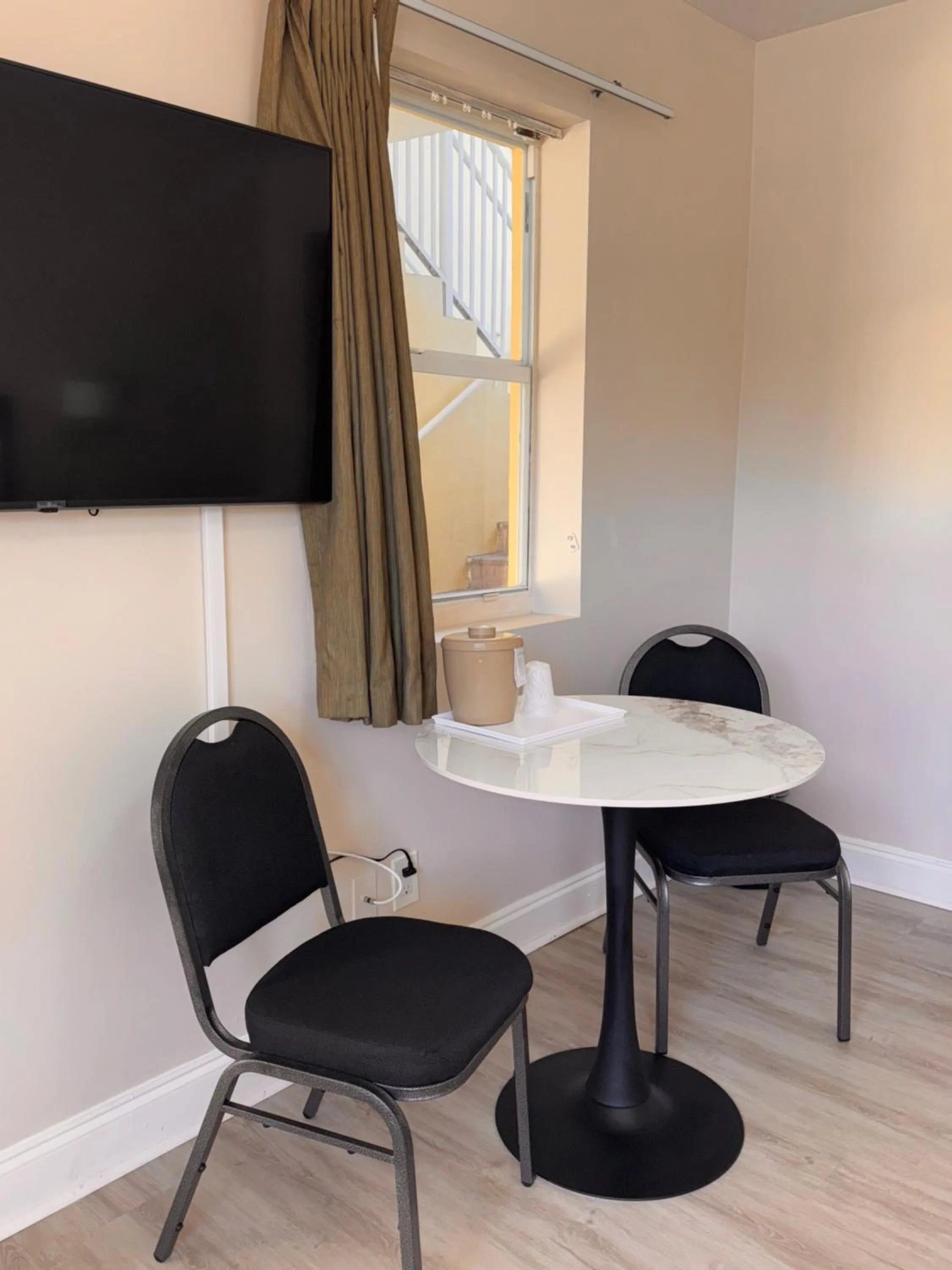 Seating area in Beach Place Hotel