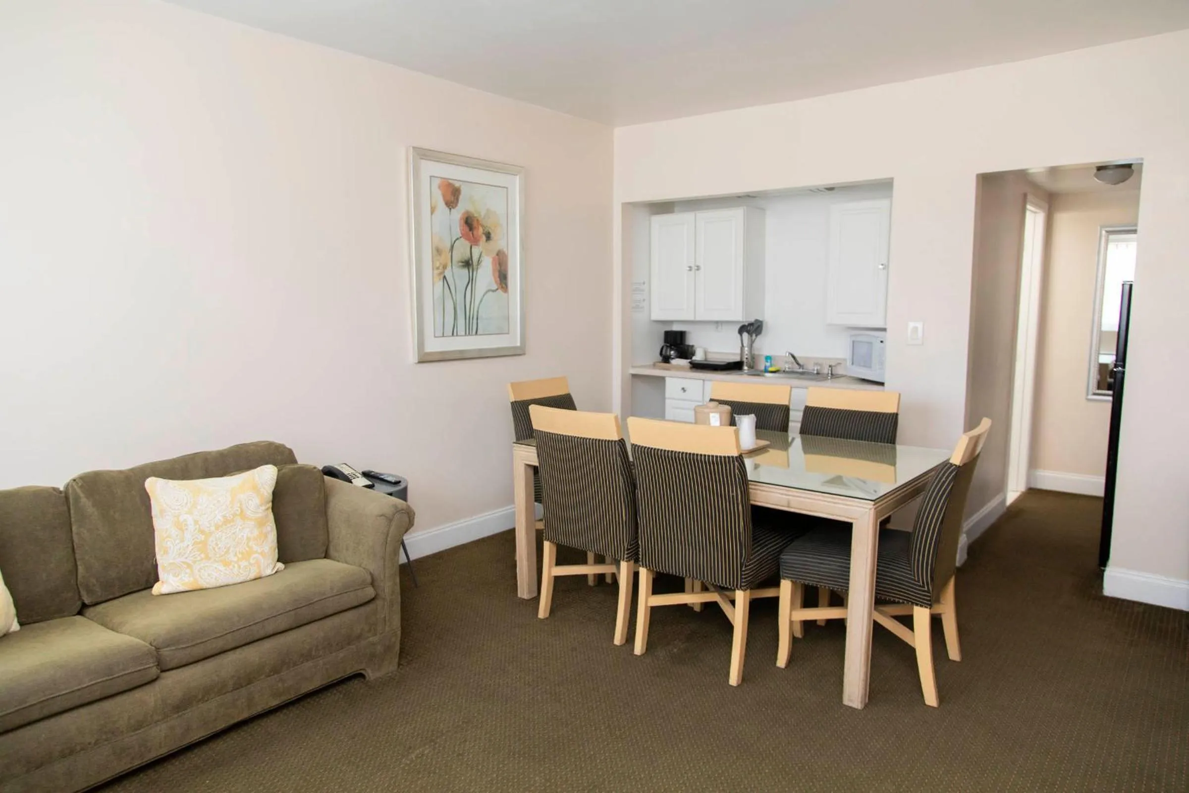 Seating area in Beach Place Hotel