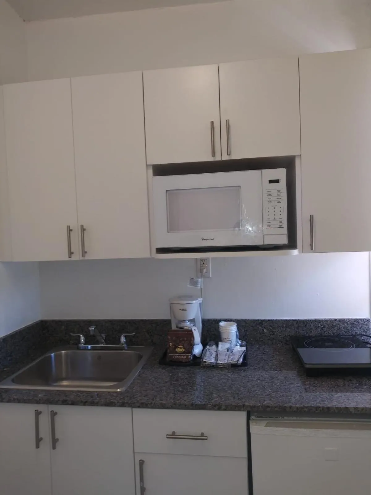 Kitchen or kitchenette in Beach Place Hotel