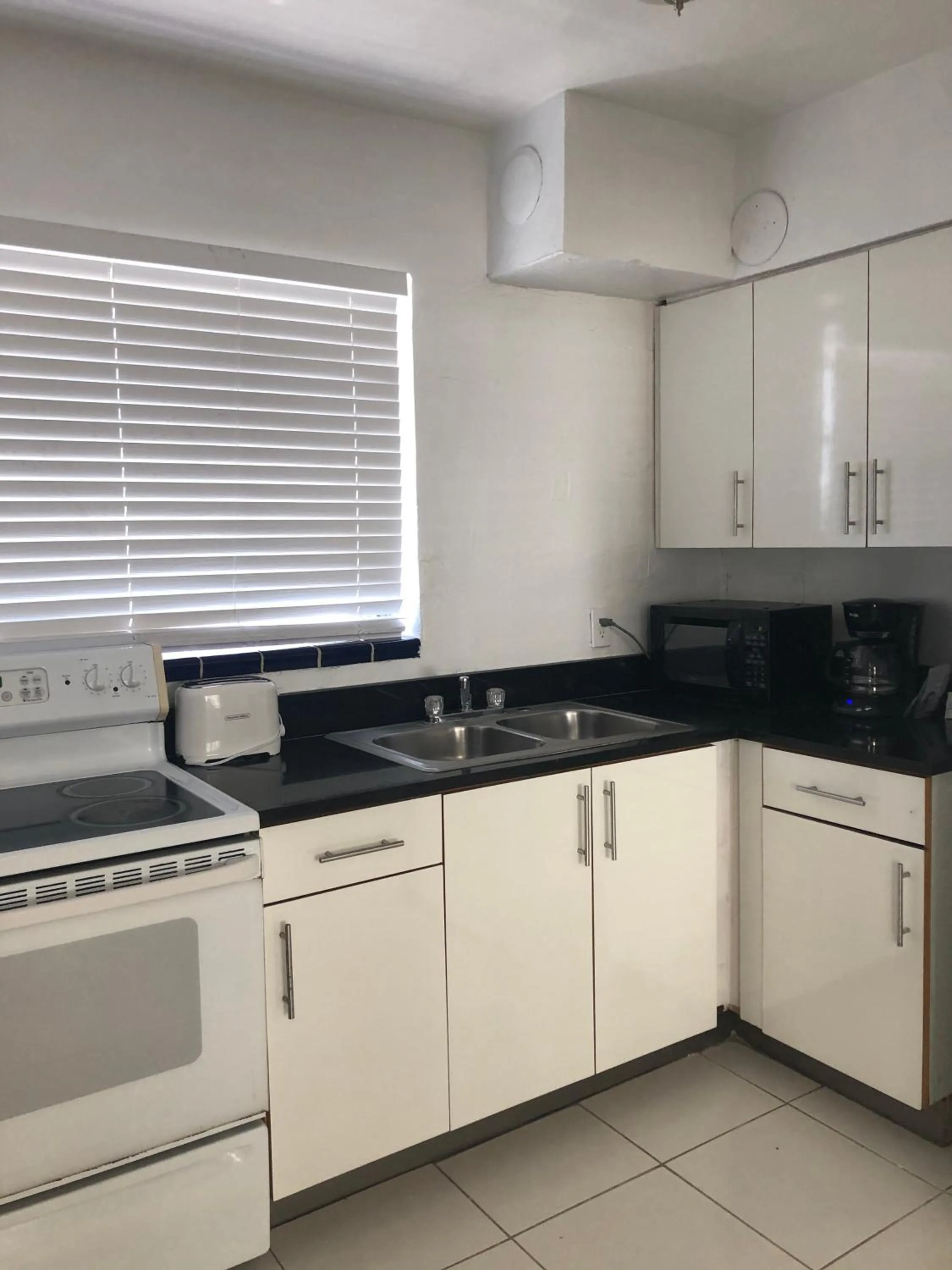 Kitchen or kitchenette in Beach Place Hotel